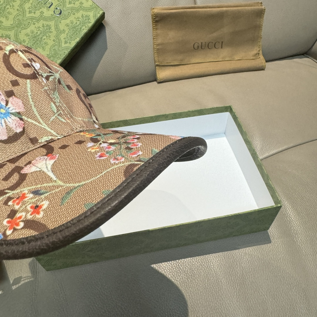 
配包装布袋，Gucci古奇新款原单棒球帽， 碎花大双G，专柜11开模订制，完美对花，原版帆布面料+头层