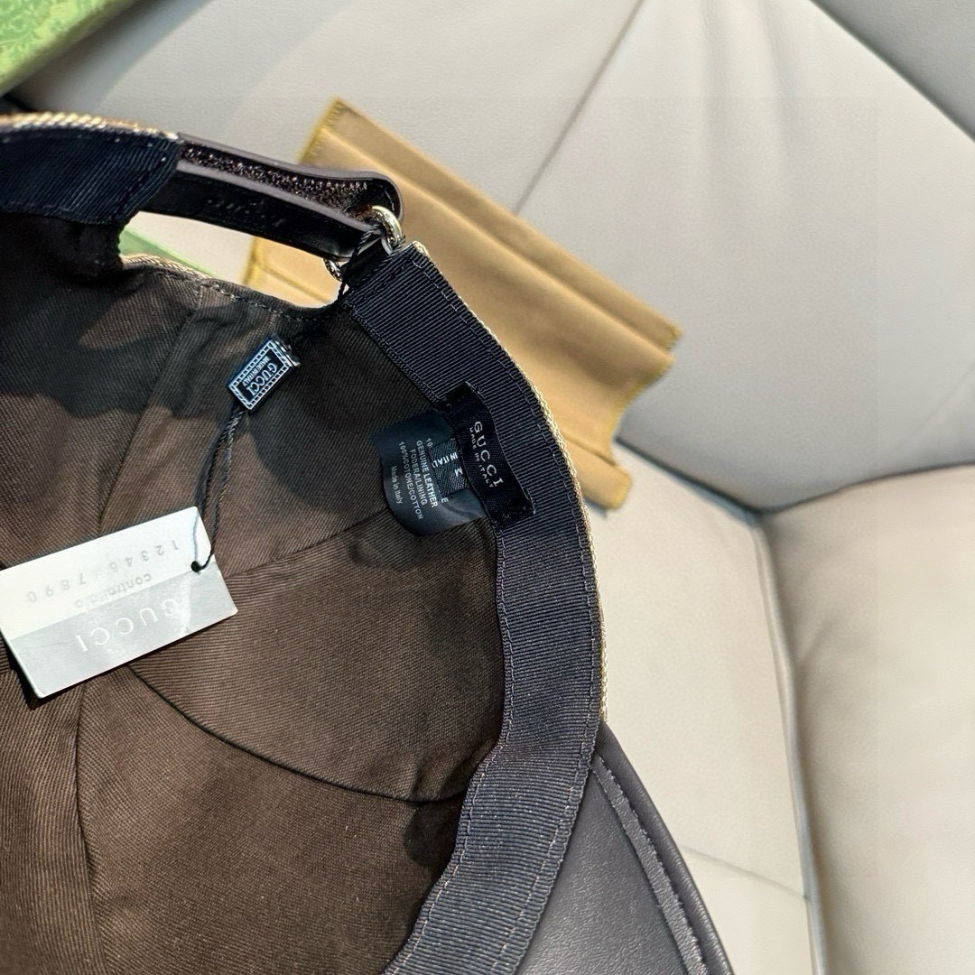 
配盒子布袋，Gucci(古奇)经典原单棒球帽，小双G牛皮拼接，11开模订制，质量超赞！帽檐头层牛皮压花