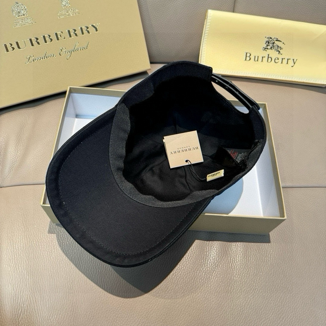 
配盒子布袋，Burberry（巴宝莉）专柜爆款原单棒球帽，TB小刺绣。11开模订制，立体刺绣，精致无暇