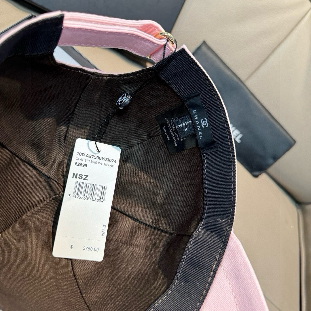 
配盒子布袋，Chanel（香奈儿）专柜新款原单棒球帽，11开模订制，立体刺绣，精致无暇！100%纯棉面