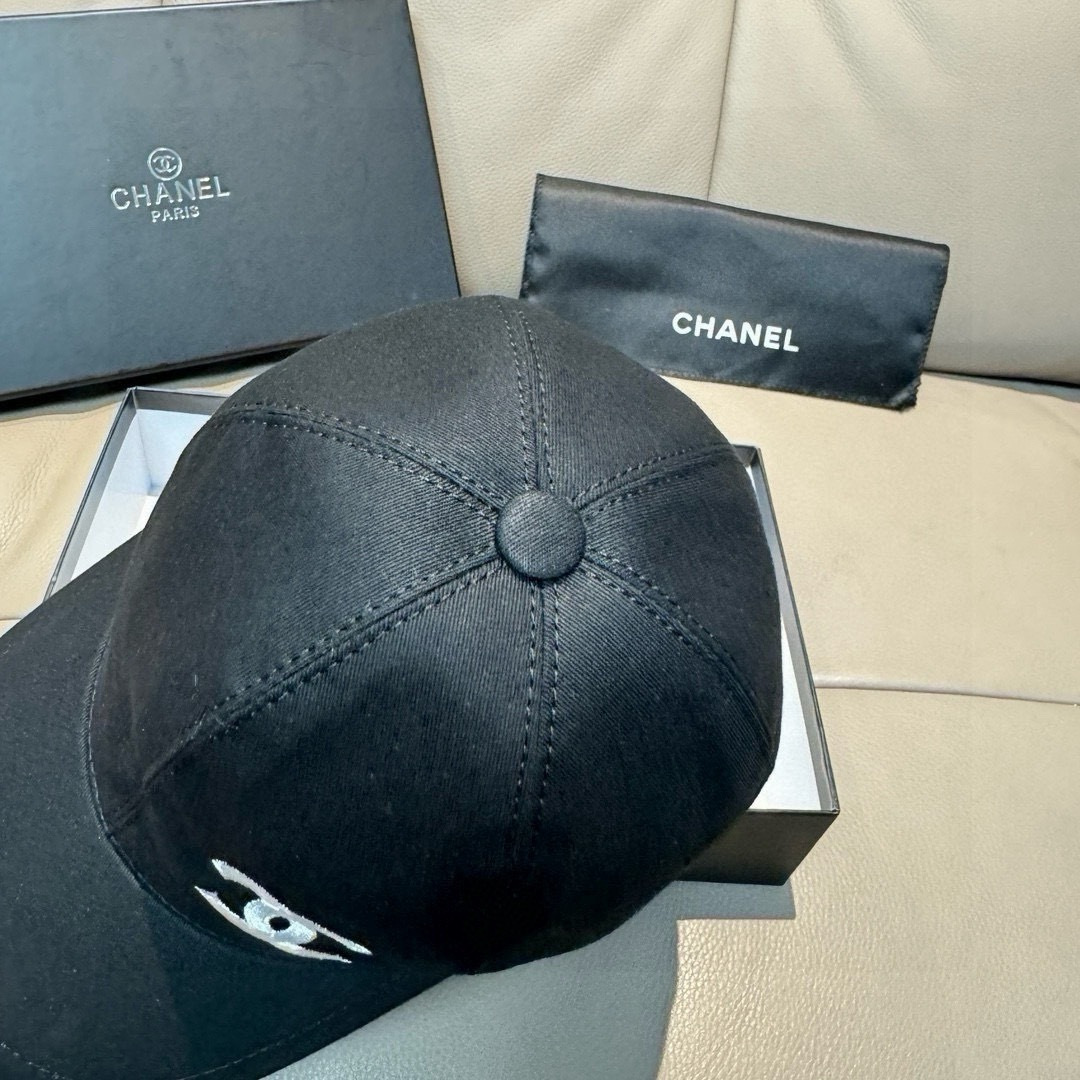 
配盒子布袋，Chanel（香奈儿）专柜新款原单棒球帽，11开模订制，立体刺绣，精致无暇！100%纯棉面