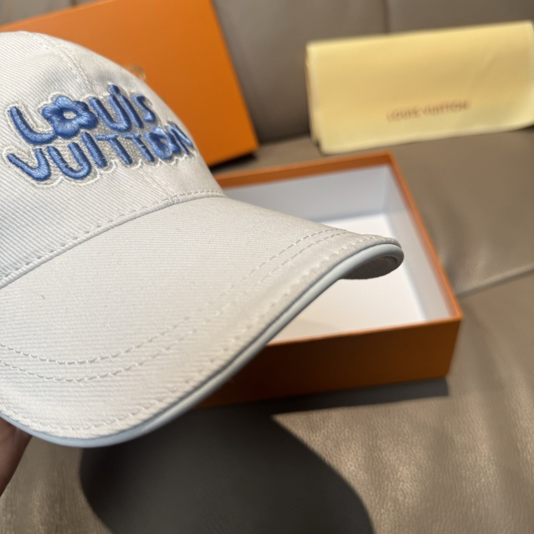 
配盒子布袋，LV(路易威登)新款原单棒球帽，LV刺绣，专柜11开模订制，原版帆布面料+头层牛皮，精细刺