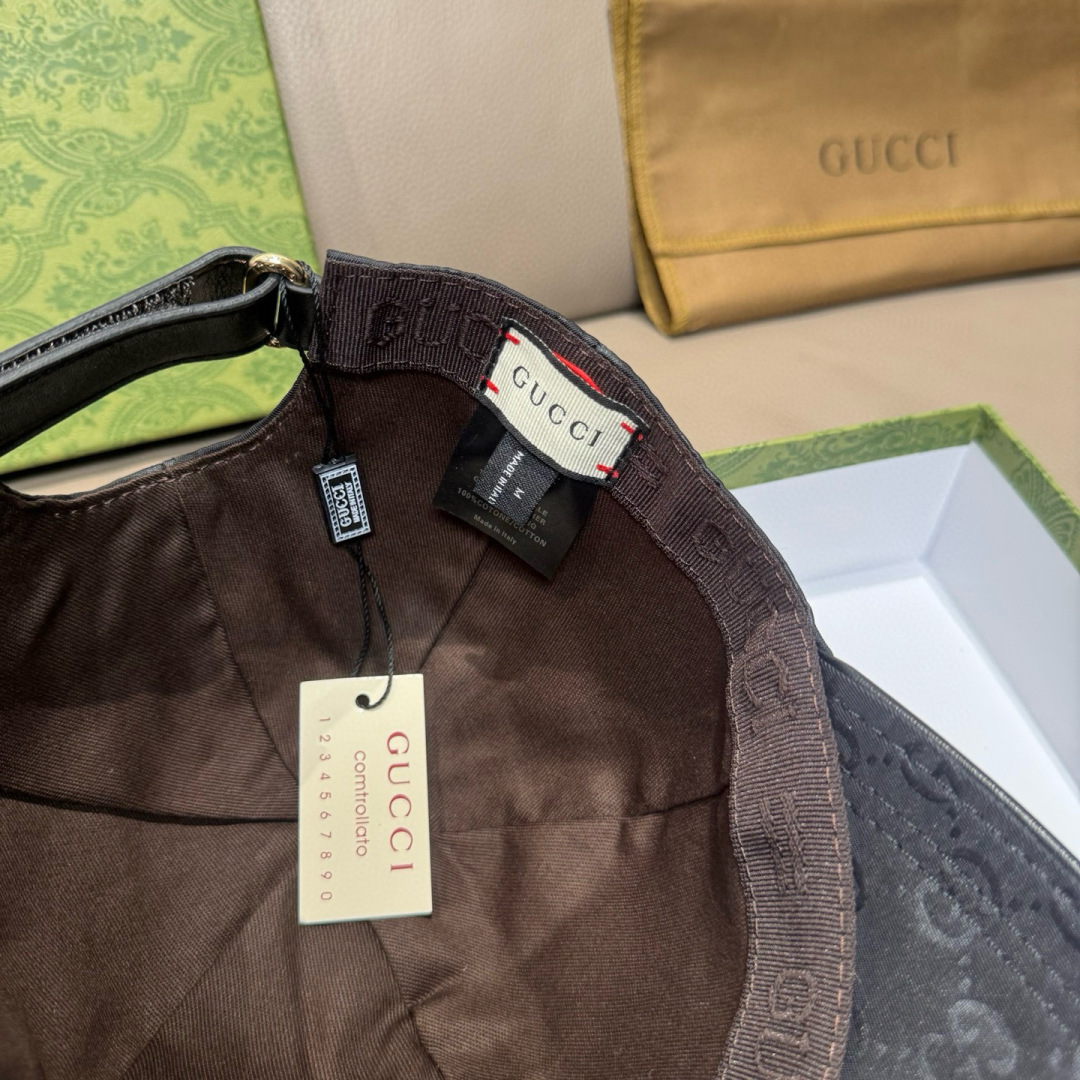 
配包装布袋，Gucci(古奇)新款原单棒球帽， 金属双G，专柜最新款，11开模订制，正版开模五金，原版