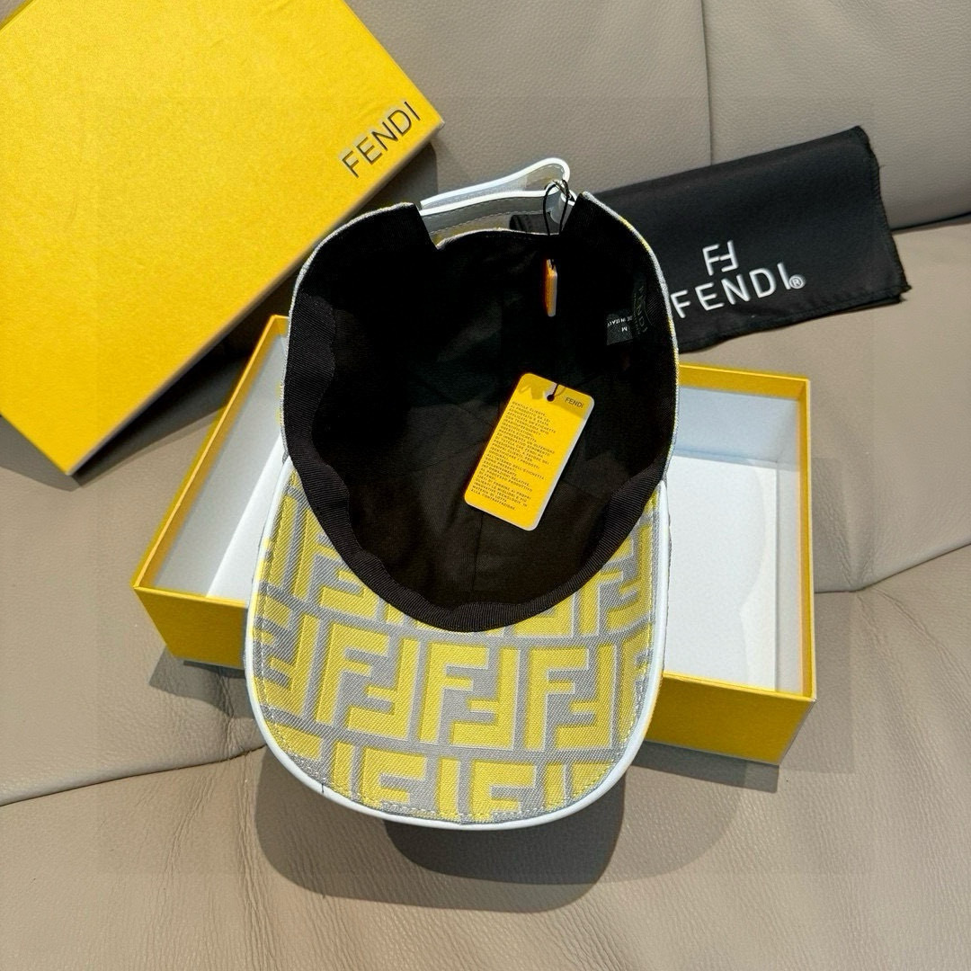 
新款出货！
配盒子布袋，Fendi（芬迪）新款原单棒球帽， 双F提花，专柜常年热卖款，口碑极佳，11开