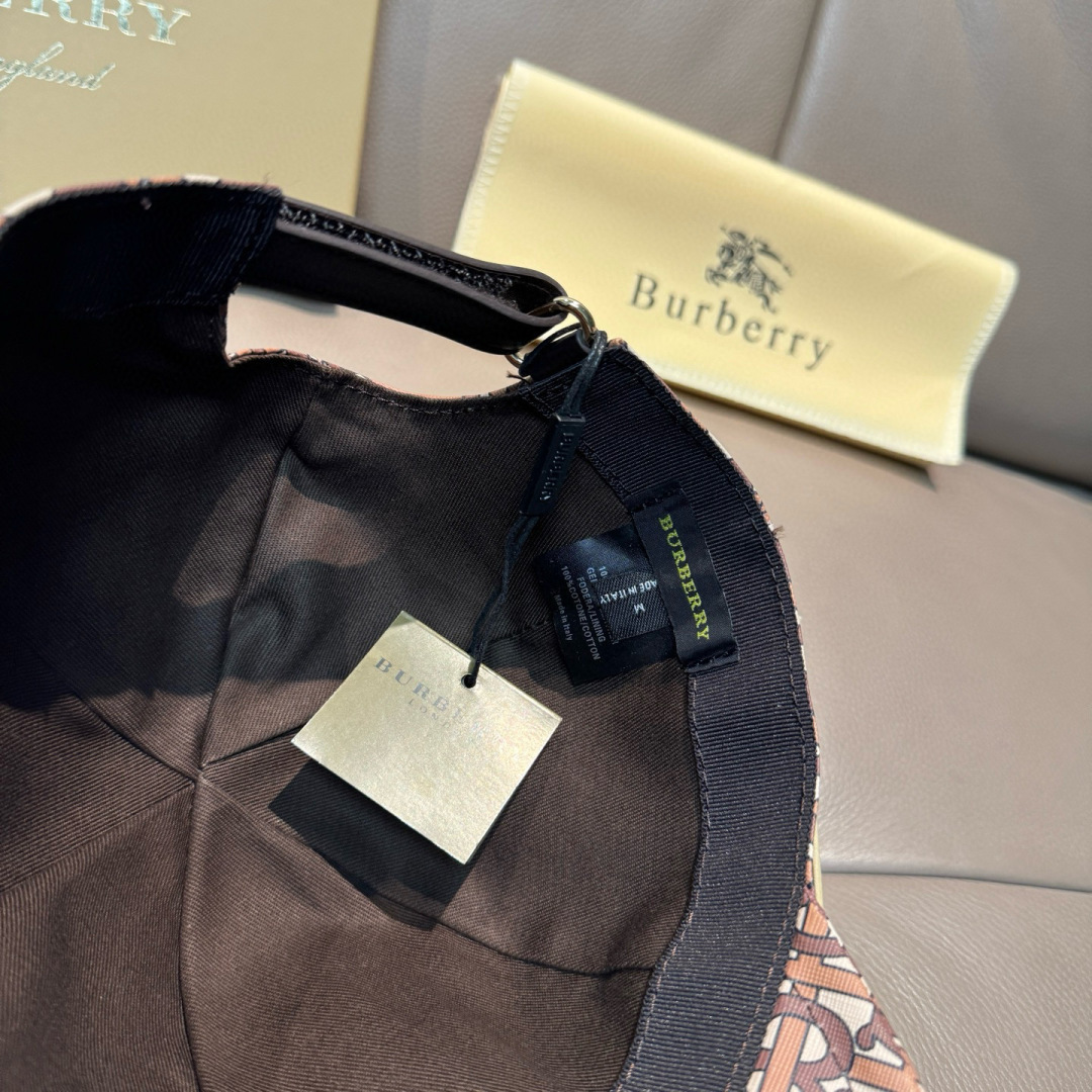 
配盒子布袋，Burberry（巴宝莉）新款棒球帽，正品开模订制，全新TB图纹，原版PU印花面料，做工细