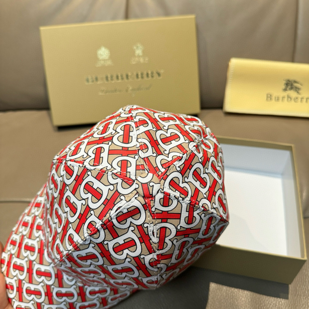 
配盒子布袋，Burberry（巴宝莉）新款棒球帽，正品开模订制，全新TB图纹，原版PU印花面料，做工细