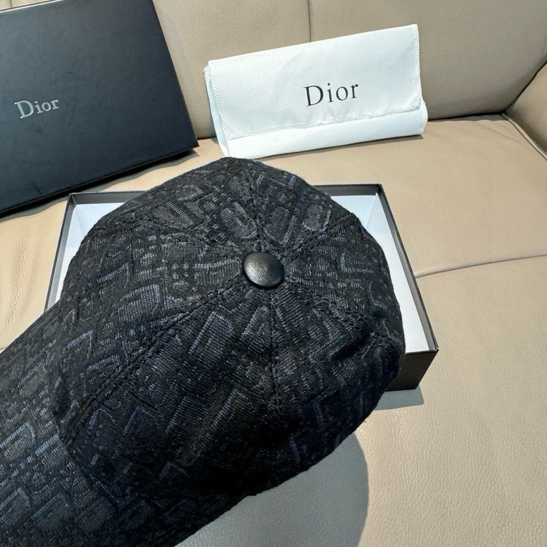 
配盒子布袋，Dior(迪奥)新款原单棒球帽， Dior老花，复古韵味十足，专柜断货热门，11开模订制，