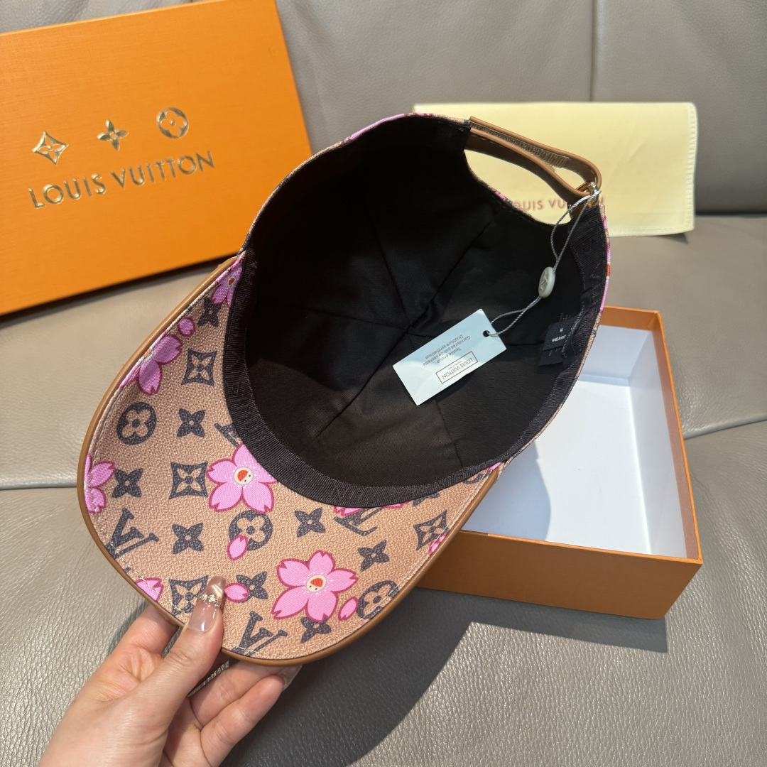 
LV x TM MONOGRAM CHERRY BLOSSOM 印花棒球帽出货啦
