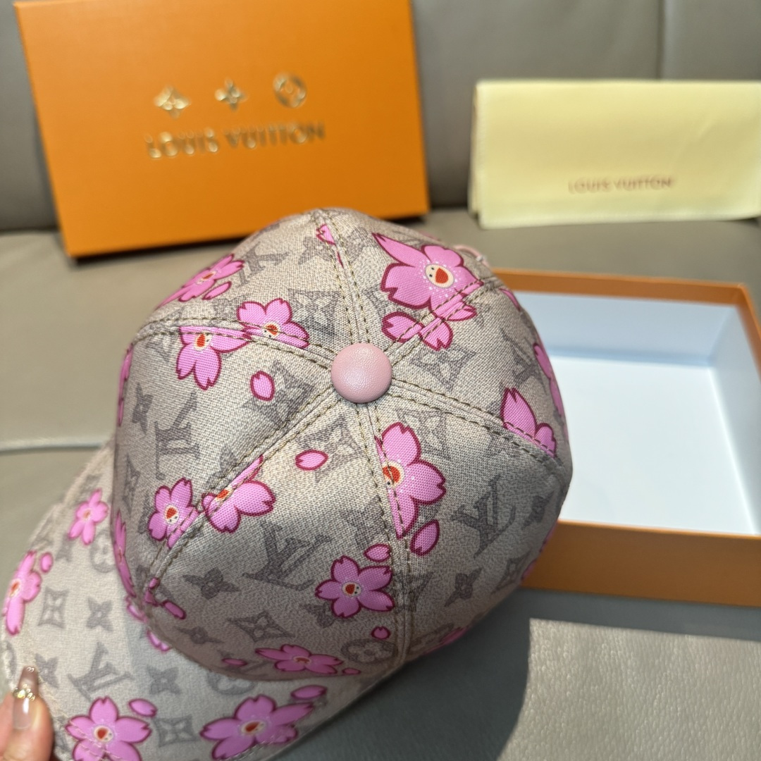 
LV x TM MONOGRAM CHERRY BLOSSOM 印花棒球帽出货啦