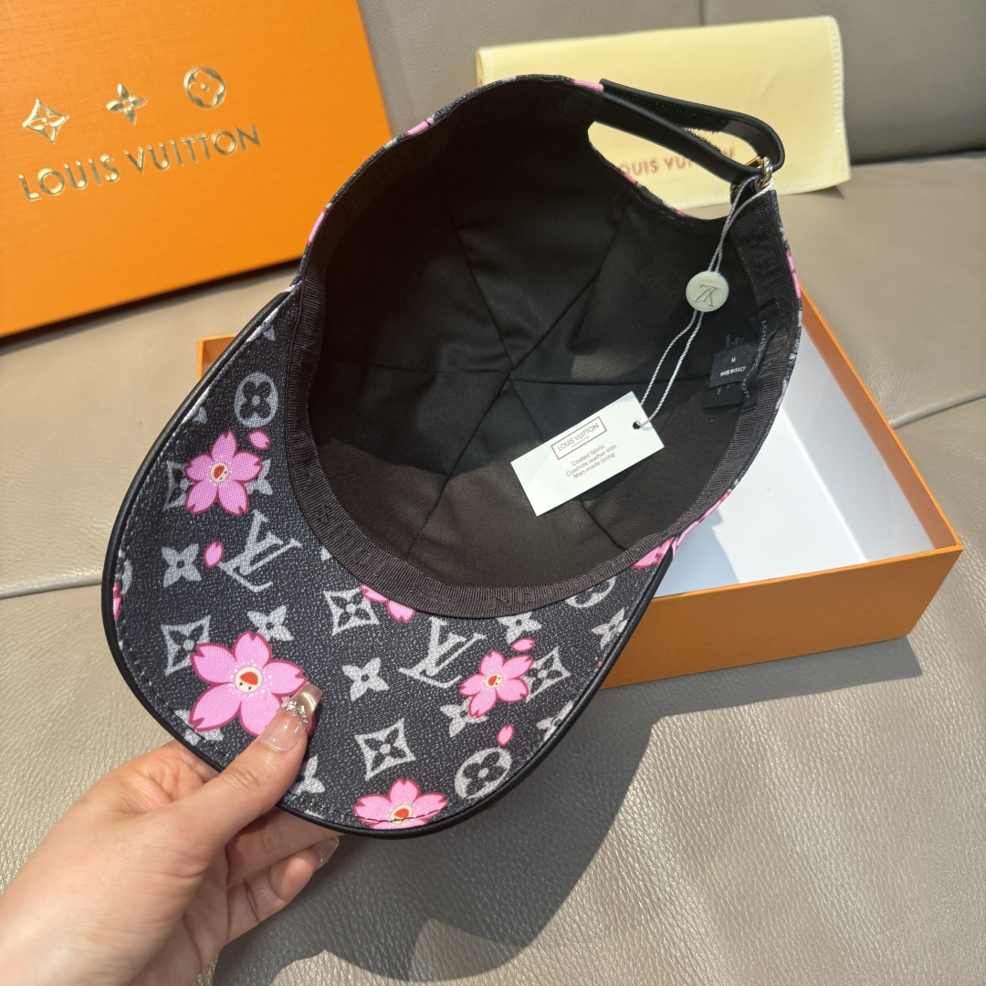 
LV x TM MONOGRAM CHERRY BLOSSOM 印花棒球帽出货啦