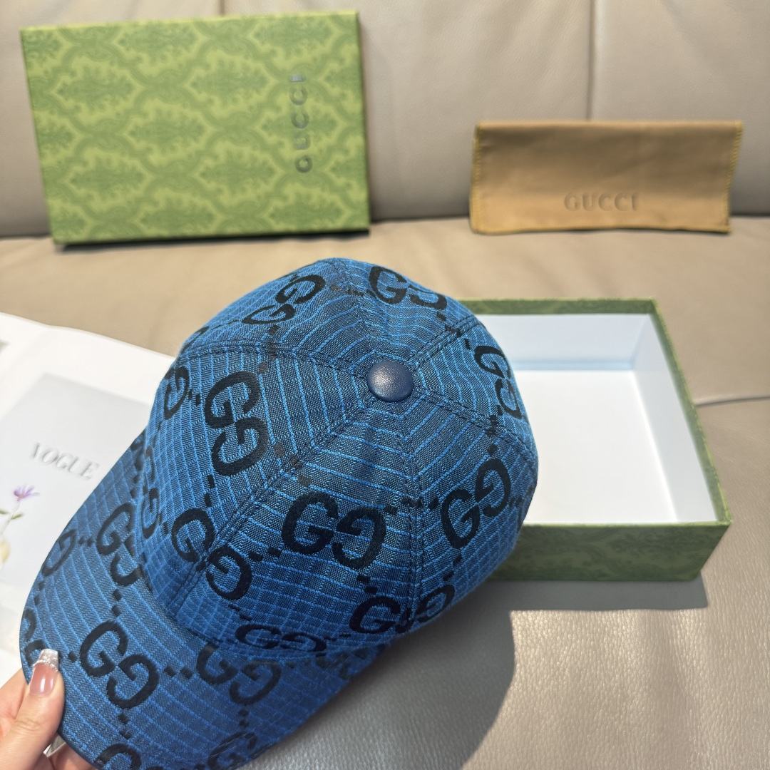 
官网新款出货
配包装布袋，Gucci古奇最新款原单棒球帽， 大双G，专柜11开模订制，完美对花，原版帆