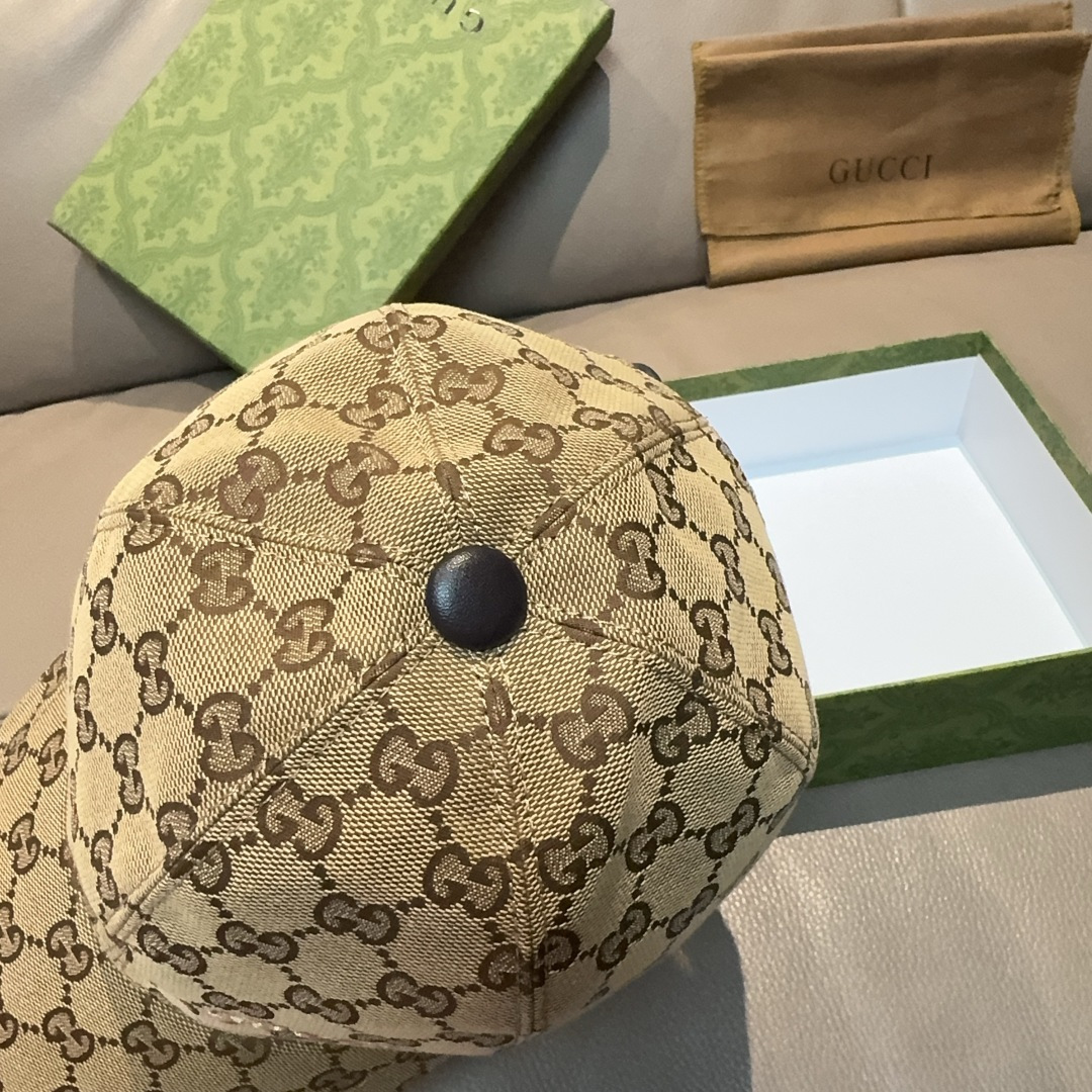 
万年经典款出货！
配盒子布袋，Gucci(古奇)经典原单棒球帽😍😍金丝小刺绣，专柜11开模订制，最高版
