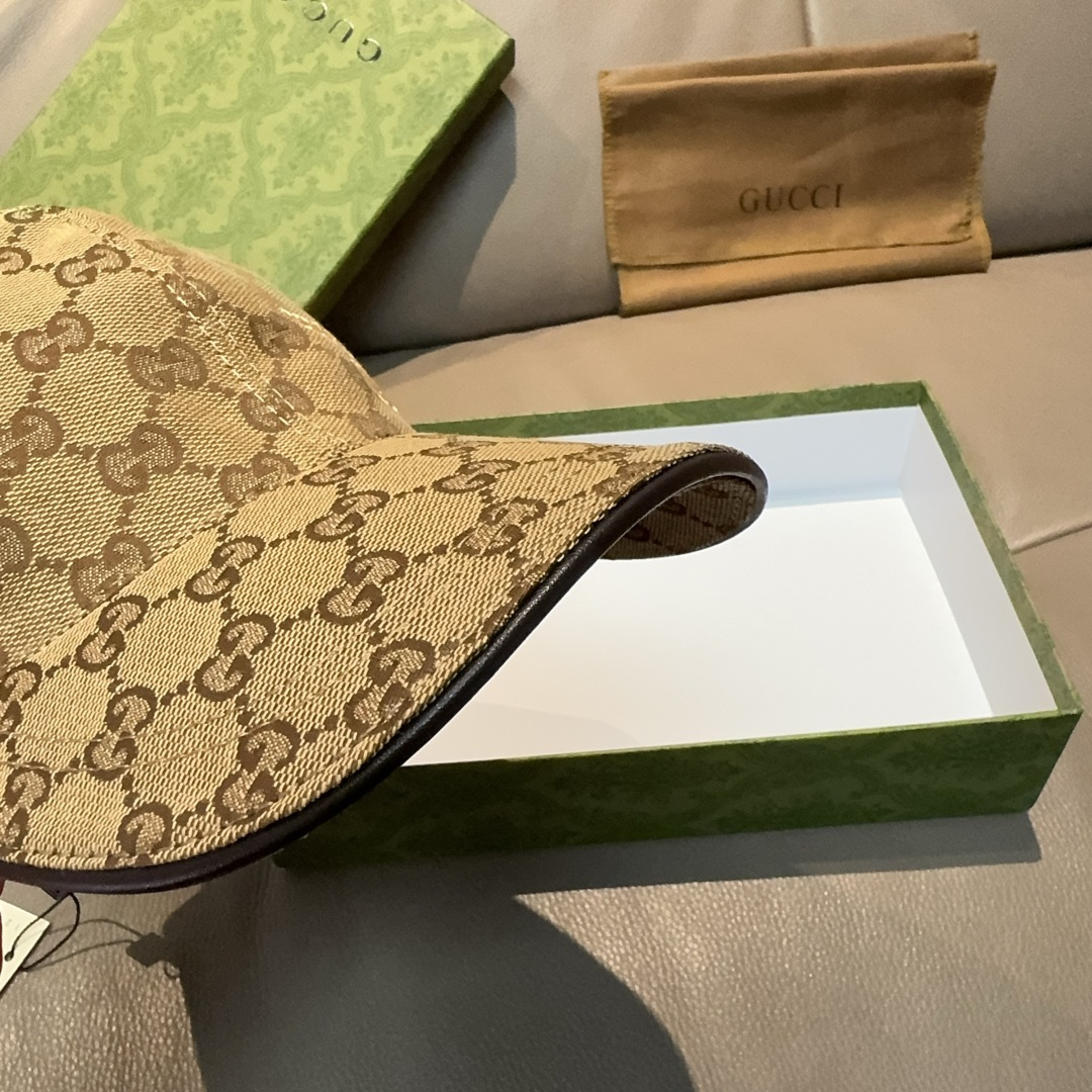 
万年经典款出货！
配盒子布袋，Gucci(古奇)经典原单棒球帽😍😍金丝小刺绣，专柜11开模订制，最高版