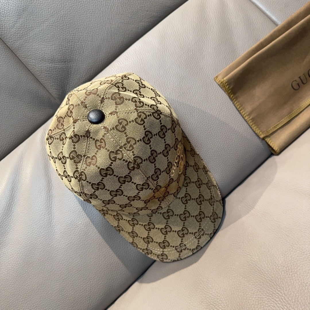 
万年经典款出货！
配盒子布袋，Gucci(古奇)经典原单棒球帽😍😍金丝小刺绣，专柜11开模订制，最高版