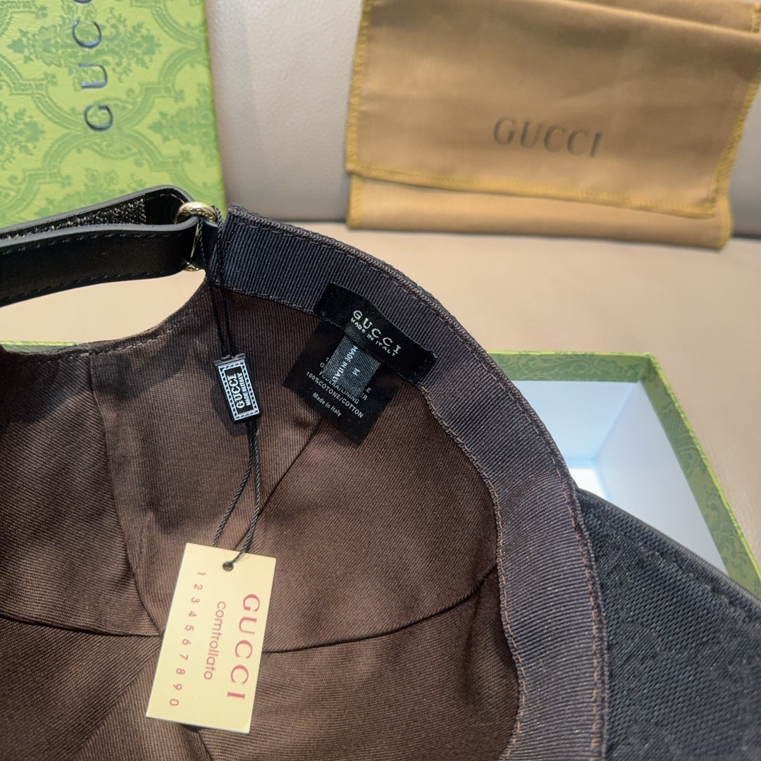 
万年经典款出货！
配盒子布袋，Gucci(古奇)经典原单棒球帽😍😍金丝小刺绣，专柜11开模订制，最高版