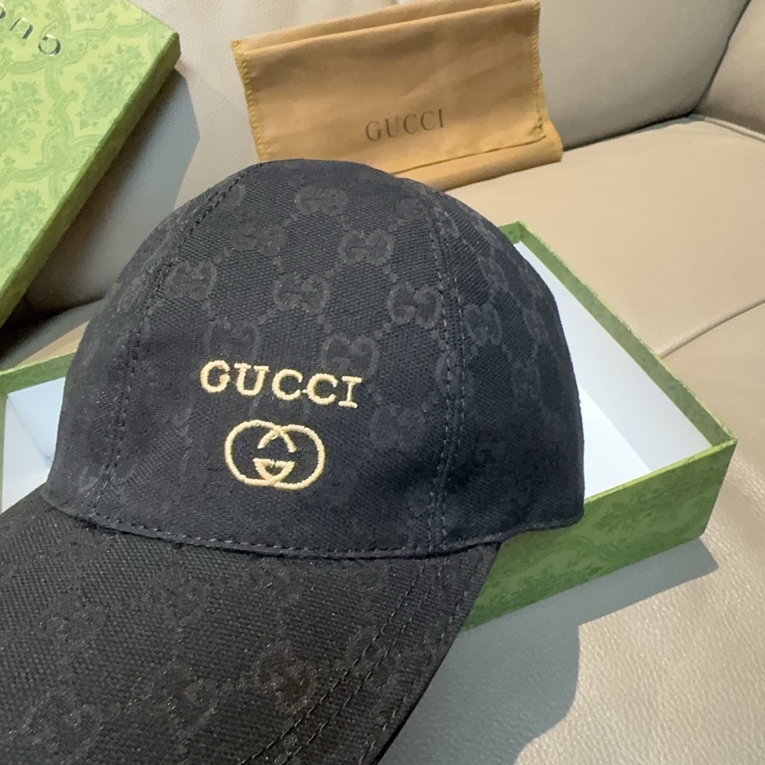 
万年经典款出货！
配盒子布袋，Gucci(古奇)经典原单棒球帽😍😍金丝小刺绣，专柜11开模订制，最高版