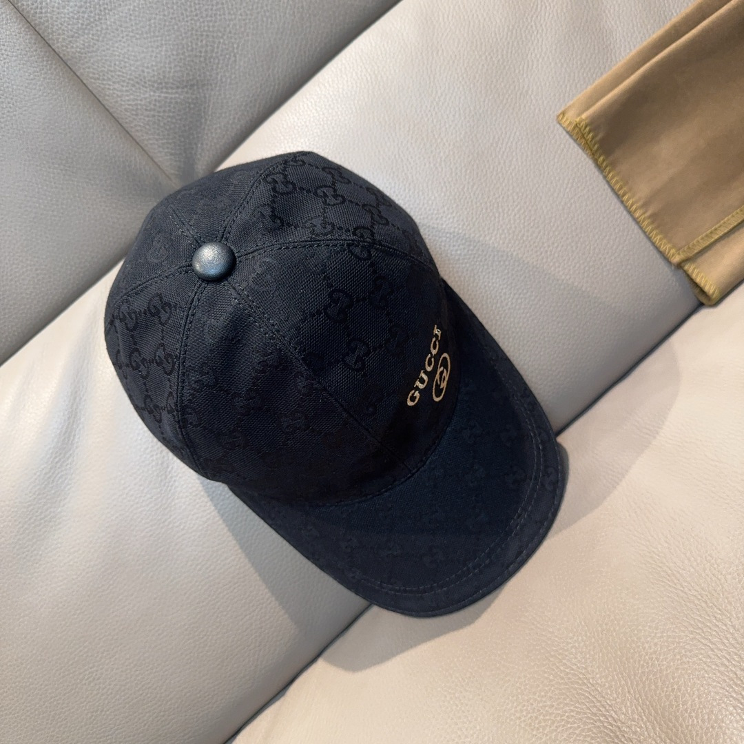 
万年经典款出货！
配盒子布袋，Gucci(古奇)经典原单棒球帽😍😍金丝小刺绣，专柜11开模订制，最高版