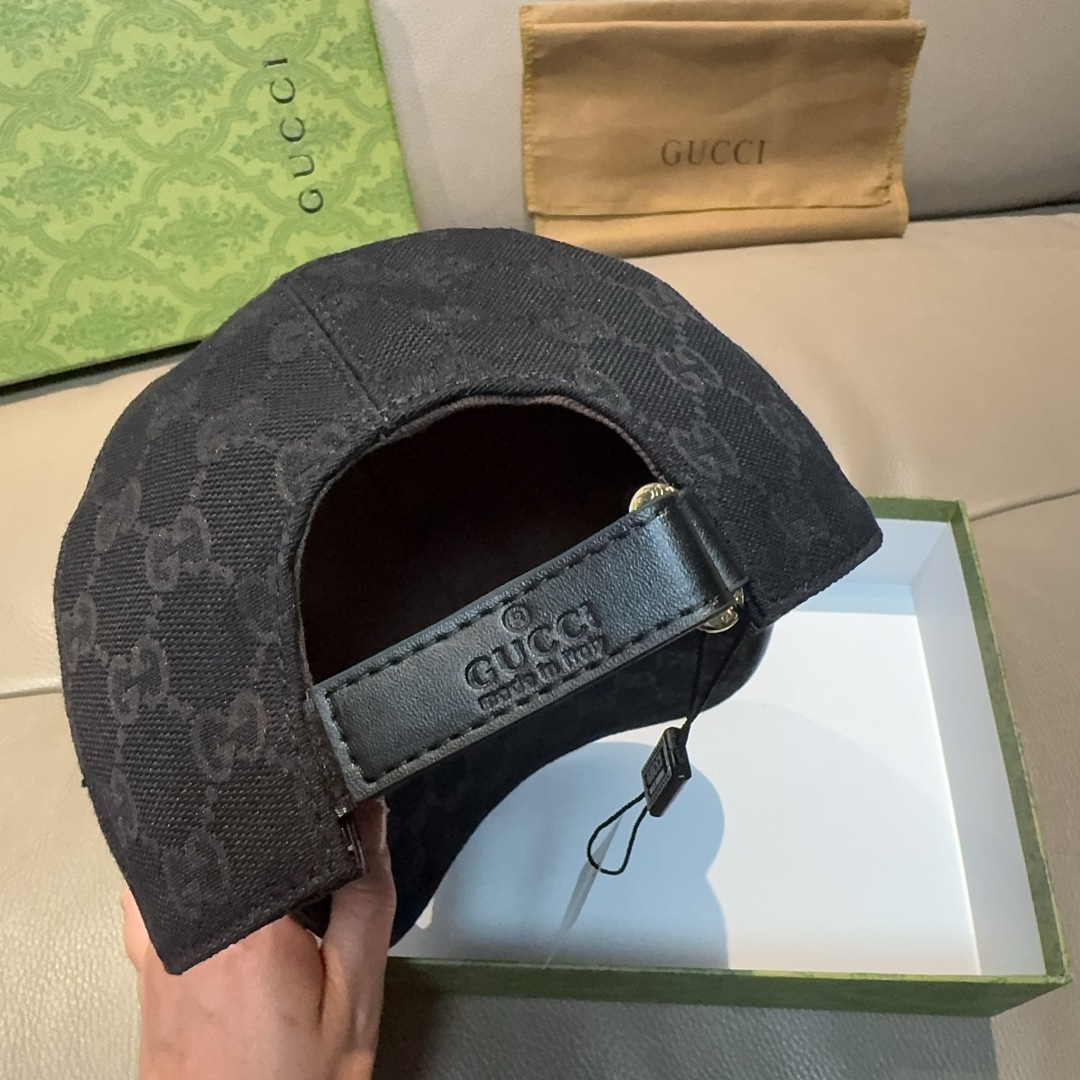 
万年经典款出货！
配盒子布袋，Gucci(古奇)经典原单棒球帽😍😍金丝小刺绣，专柜11开模订制，最高版