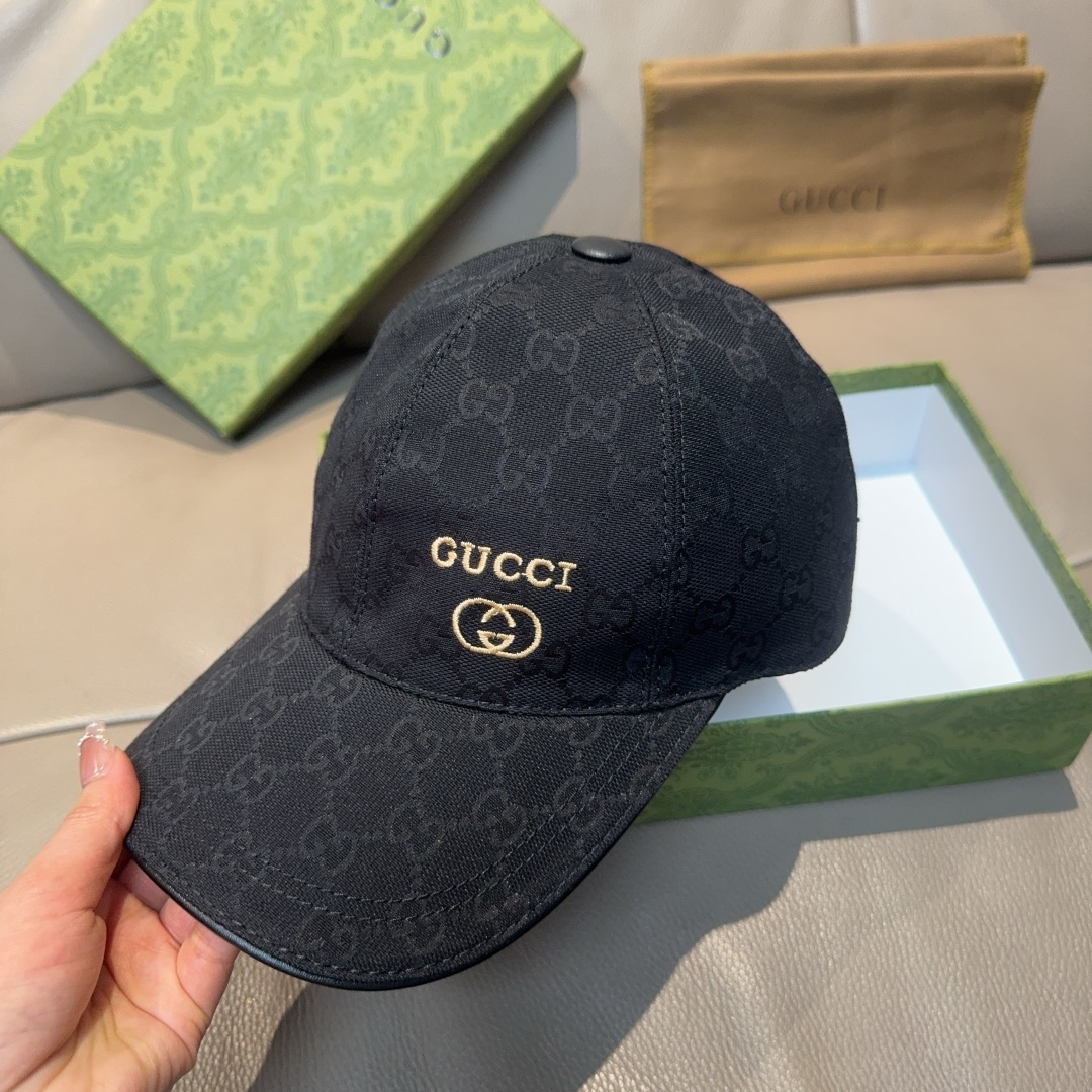 
万年经典款出货！
配盒子布袋，Gucci(古奇)经典原单棒球帽😍😍金丝小刺绣，专柜11开模订制，最高版