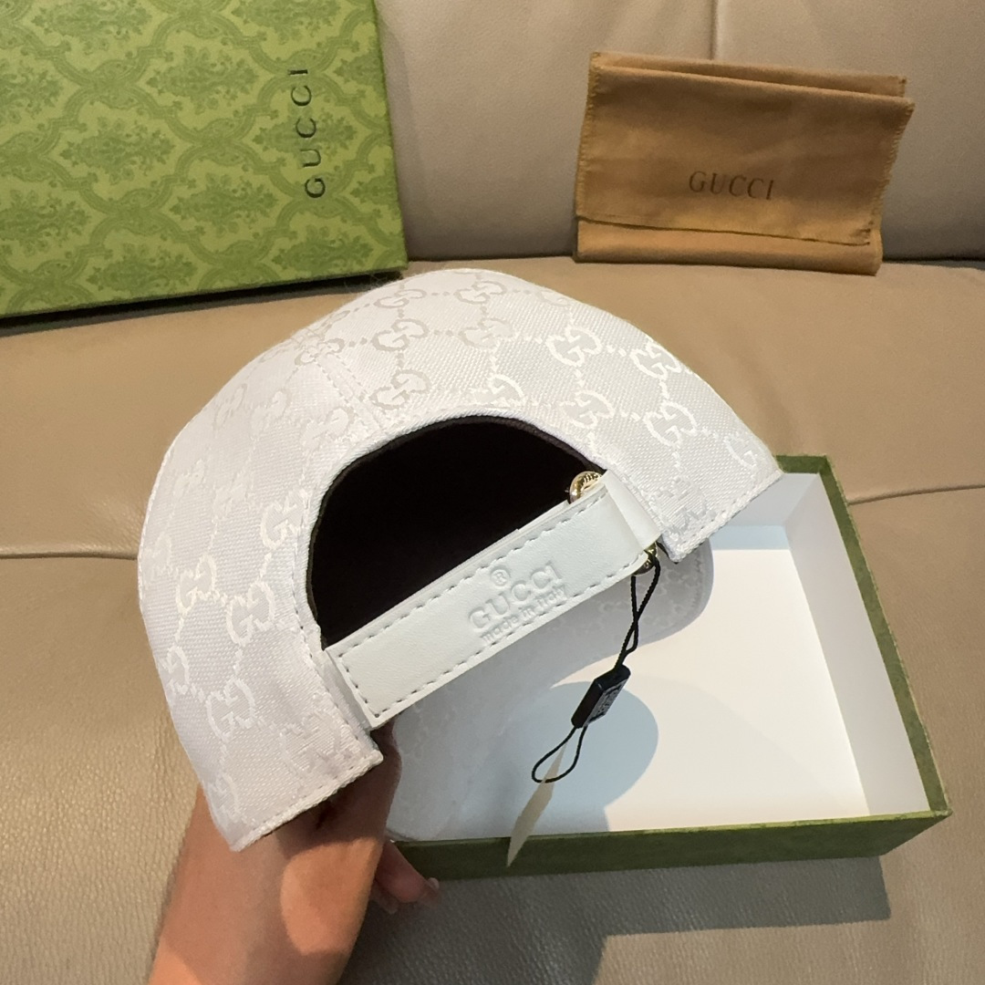 
万年经典款出货！
配盒子布袋，Gucci(古奇)经典原单棒球帽😍😍金丝小刺绣，专柜11开模订制，最高版