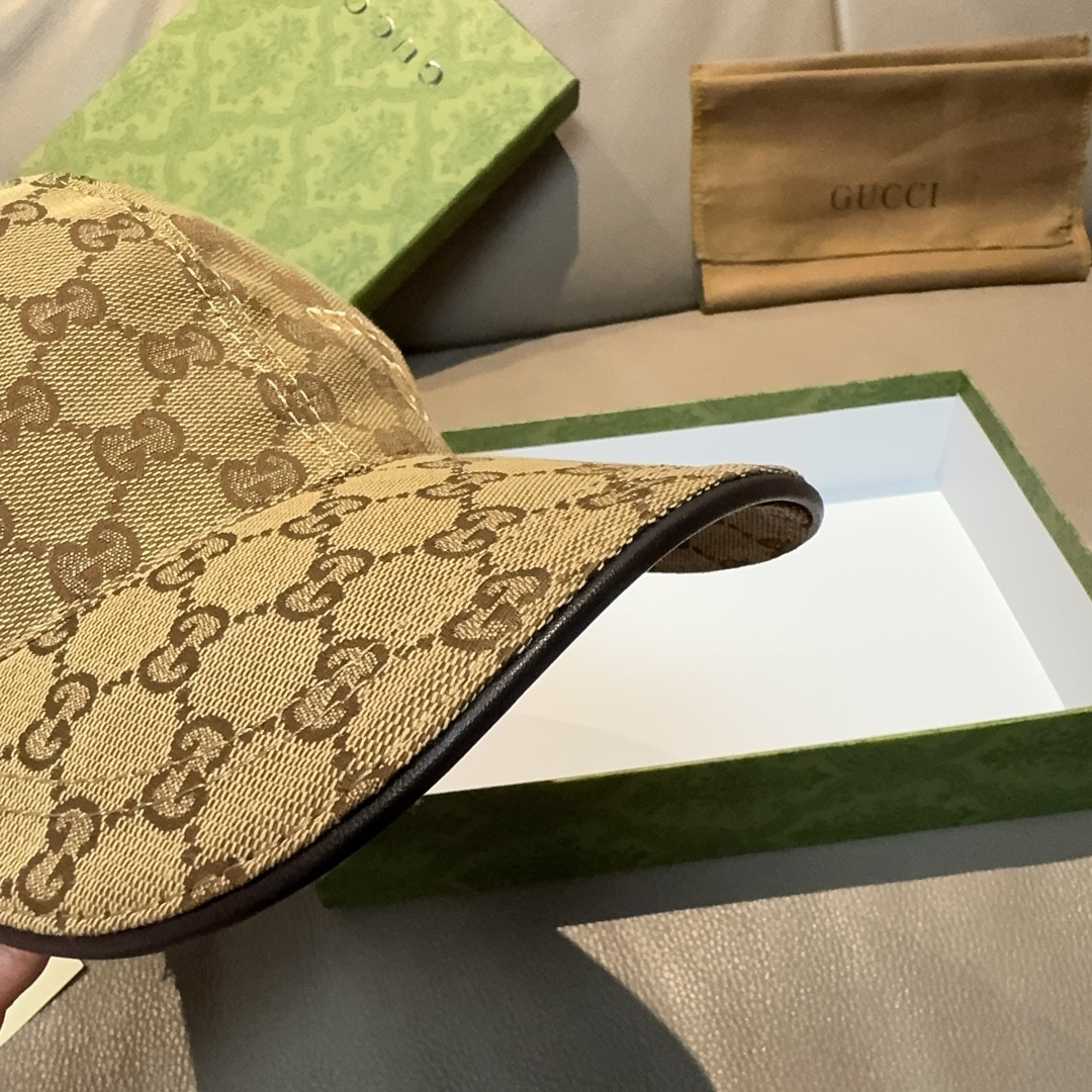
万年经典款出货！
配盒子布袋，Gucci(古奇)经典原单棒球帽😍😍金丝小刺绣，专柜11开模订制，最高版