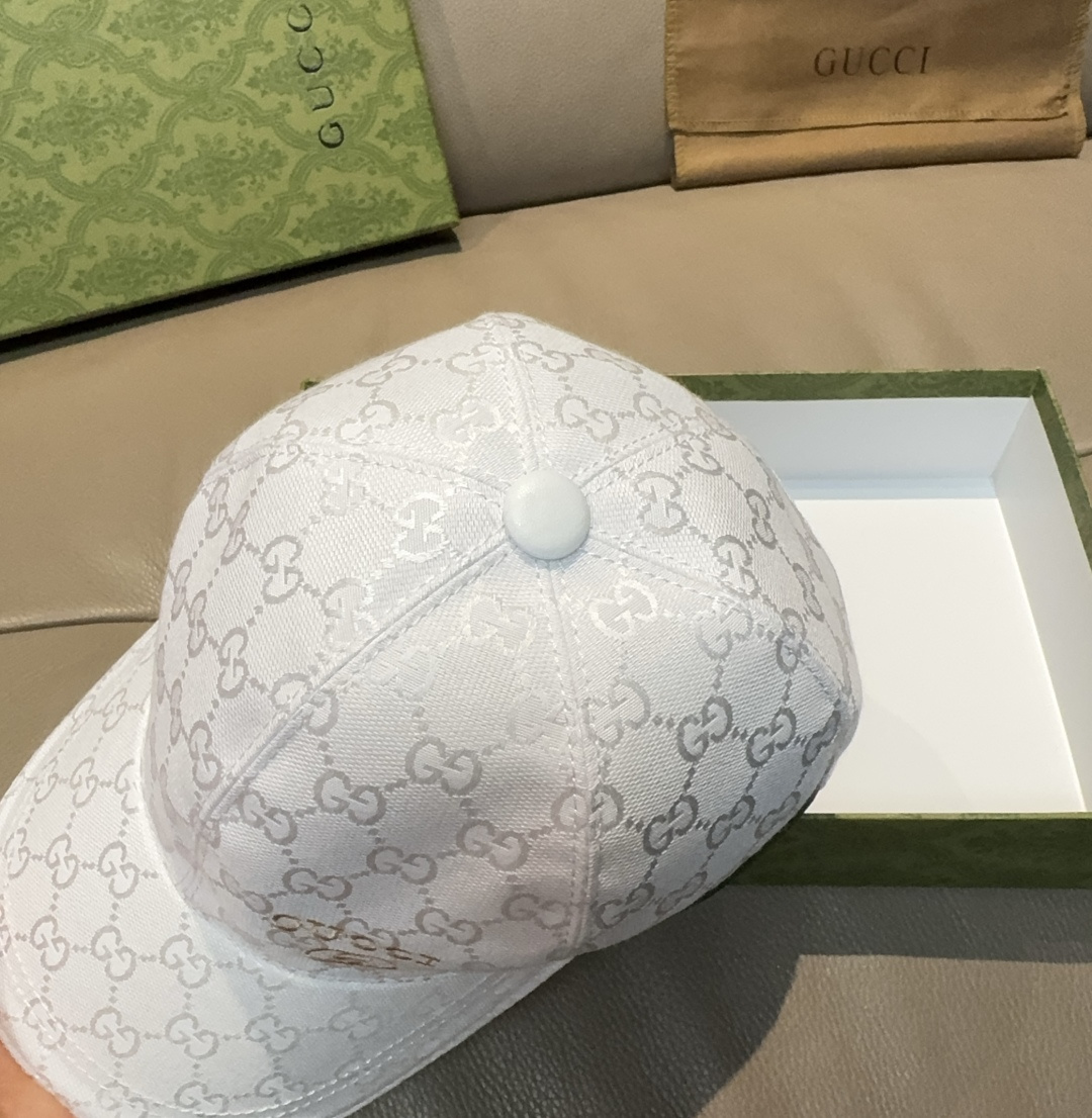 
万年经典款出货！
配盒子布袋，Gucci(古奇)经典原单棒球帽😍😍金丝小刺绣，专柜11开模订制，最高版