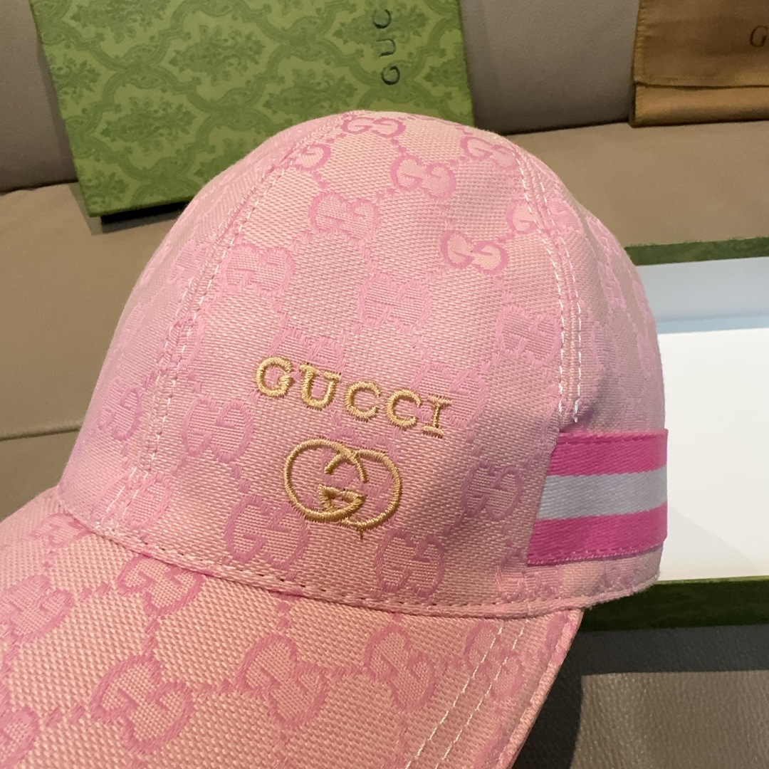 
万年经典款出货！
配盒子布袋，Gucci(古奇)经典原单棒球帽😍😍金丝小刺绣，专柜11开模订制，最高版