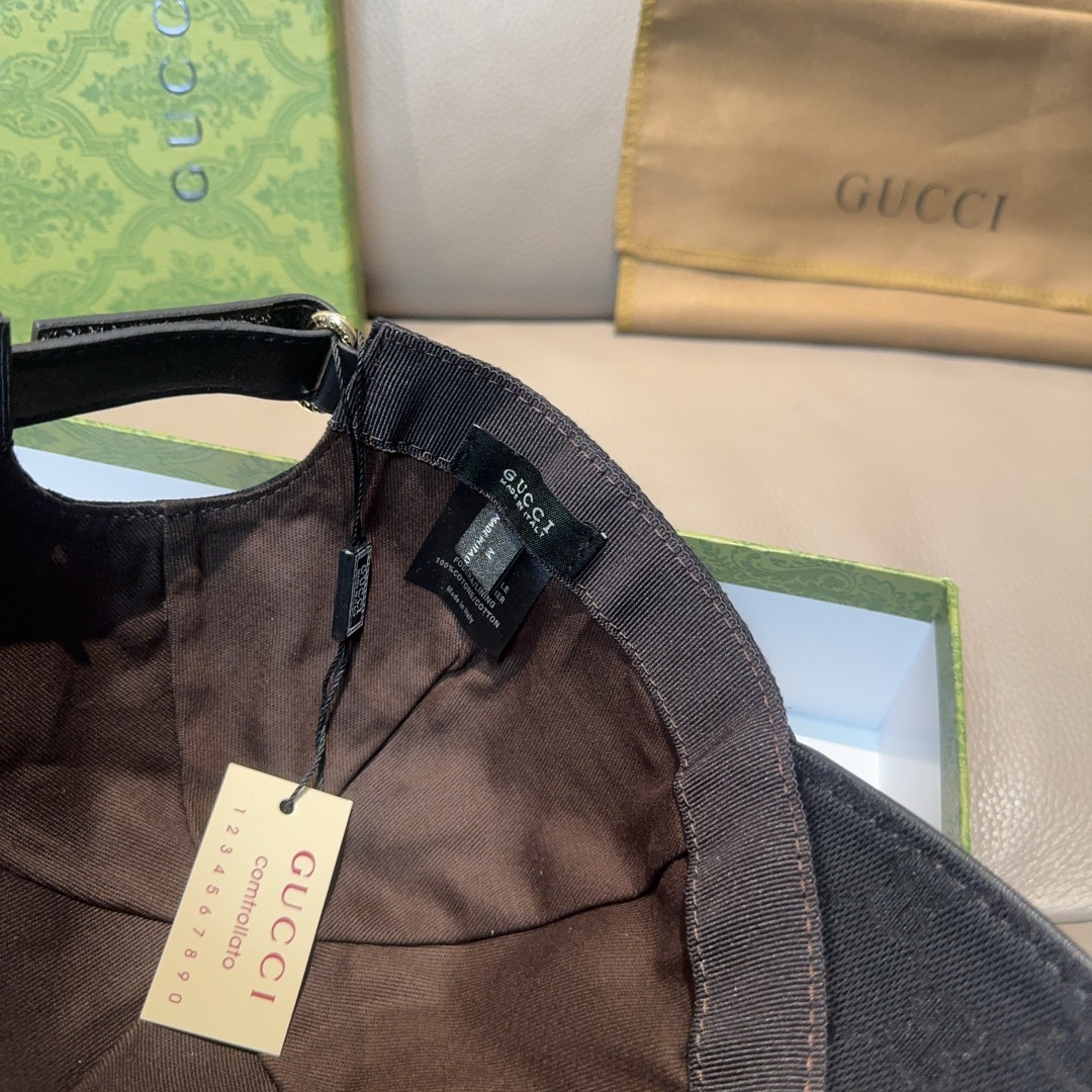 
万年经典款出货！
配盒子布袋，Gucci(古奇)经典原单棒球帽😍😍金丝小刺绣，专柜11开模订制，最高版