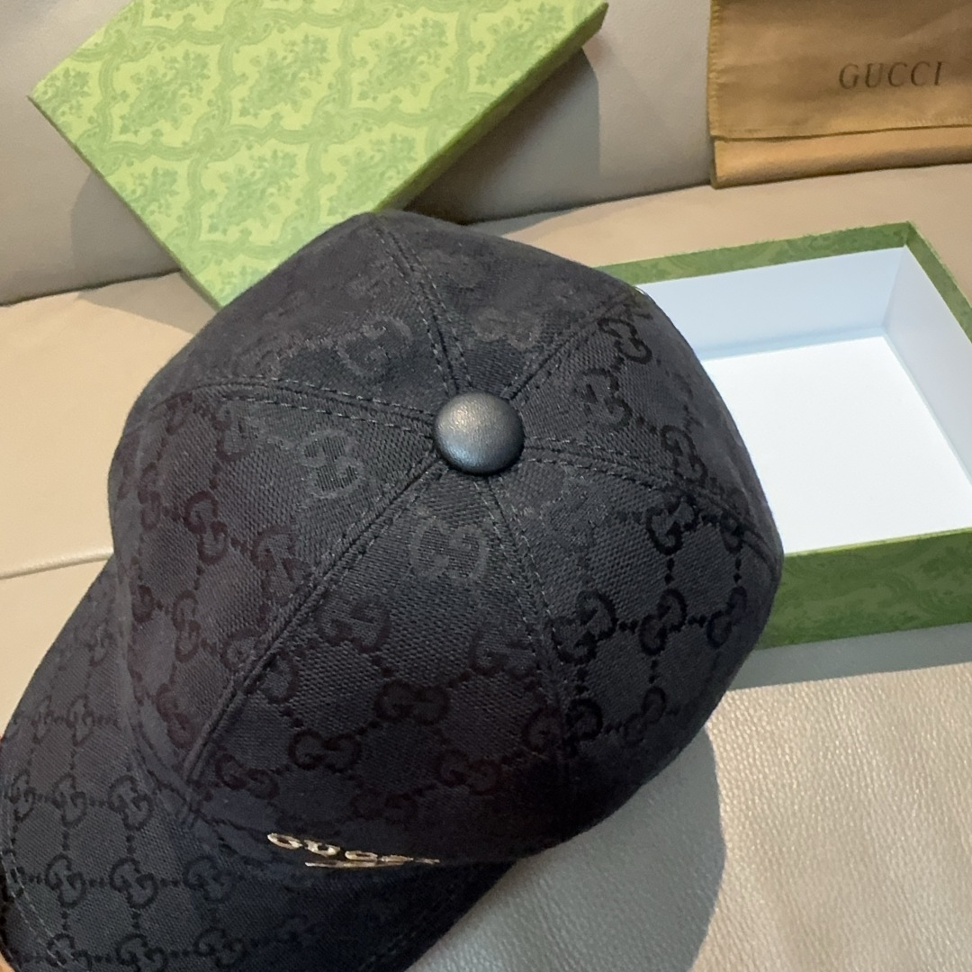 
万年经典款出货！
配盒子布袋，Gucci(古奇)经典原单棒球帽😍😍金丝小刺绣，专柜11开模订制，最高版