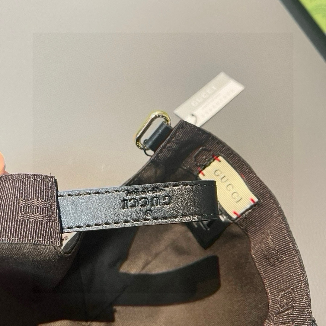 
古奇新款
Adidas&Gucci联名款出货啦！
配盒子布袋。专柜热卖中。11开模订制，重工打造，完美