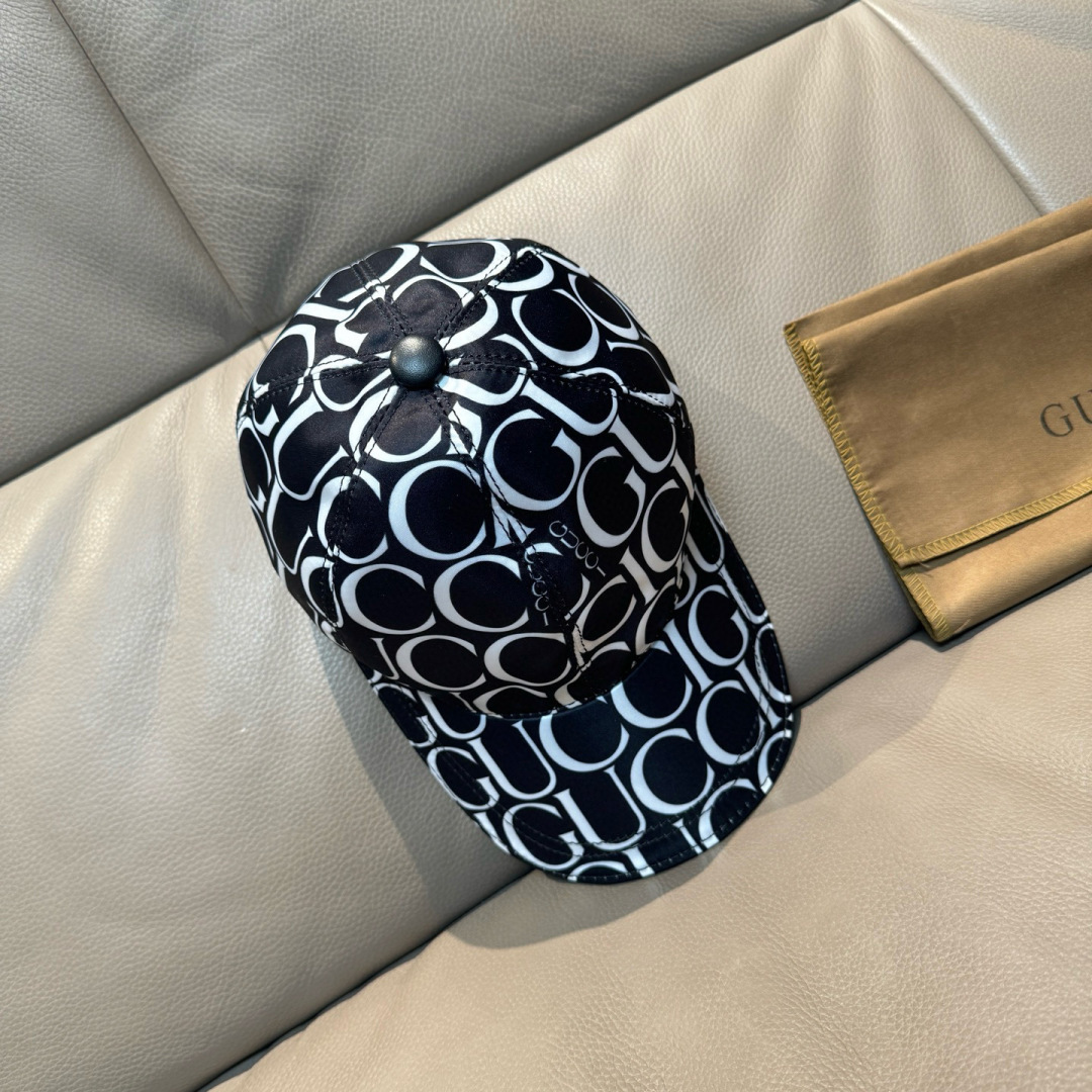 
配盒子布袋，Gucci(古奇)新款原单棒球帽， GUCCI丝印，专柜11开模订制，原版帆布料+头层牛皮