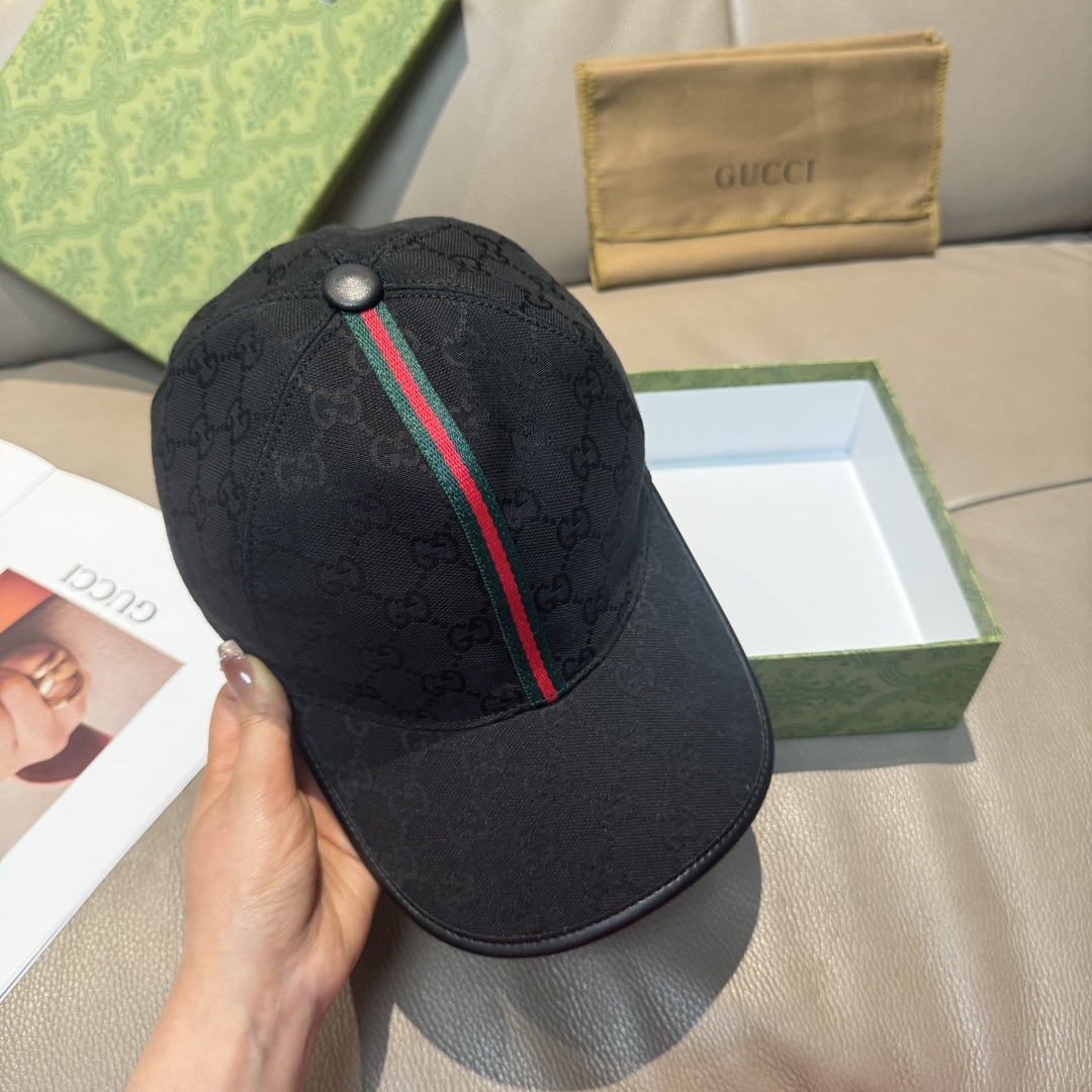 
配包装布袋，Gucci(古奇)经典原单棒球帽， 竖条小织带，11开模订制，原版帆布料+头层牛皮，真皮包