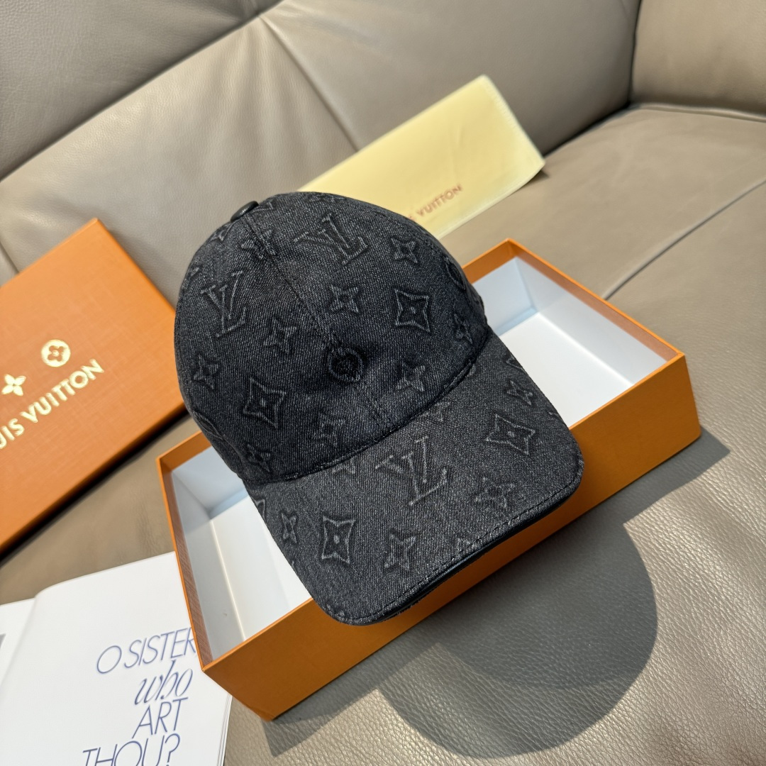
配盒子布袋，LV(路易威登)新款原单棒球帽，大logo压花，11开模订制，原版牛仔布料，做工细致完美，