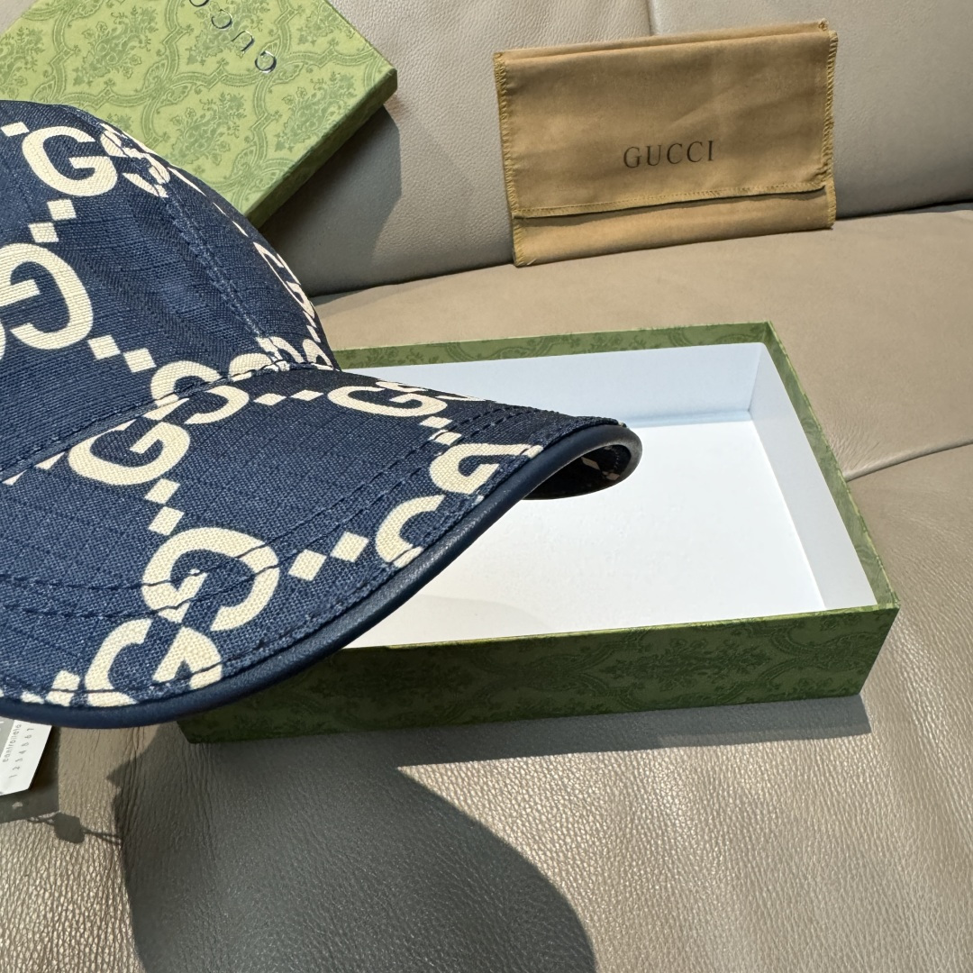 
官网新款出货
配包装布袋，Gucci古奇最新款原单棒球帽， 大双G，专柜11开模订制，完美对花，原版帆