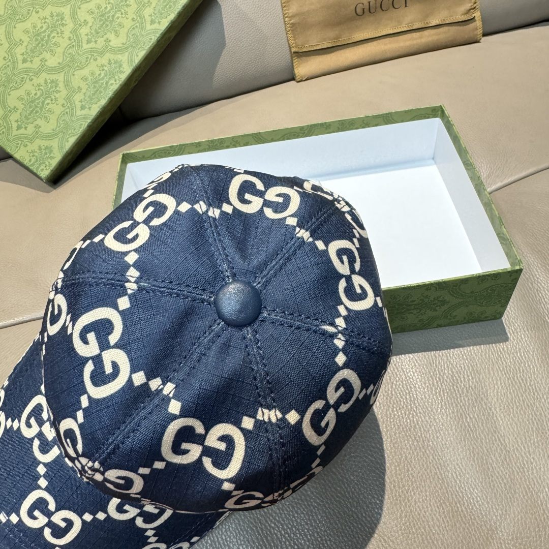 
官网新款出货
配包装布袋，Gucci古奇最新款原单棒球帽， 大双G，专柜11开模订制，完美对花，原版帆