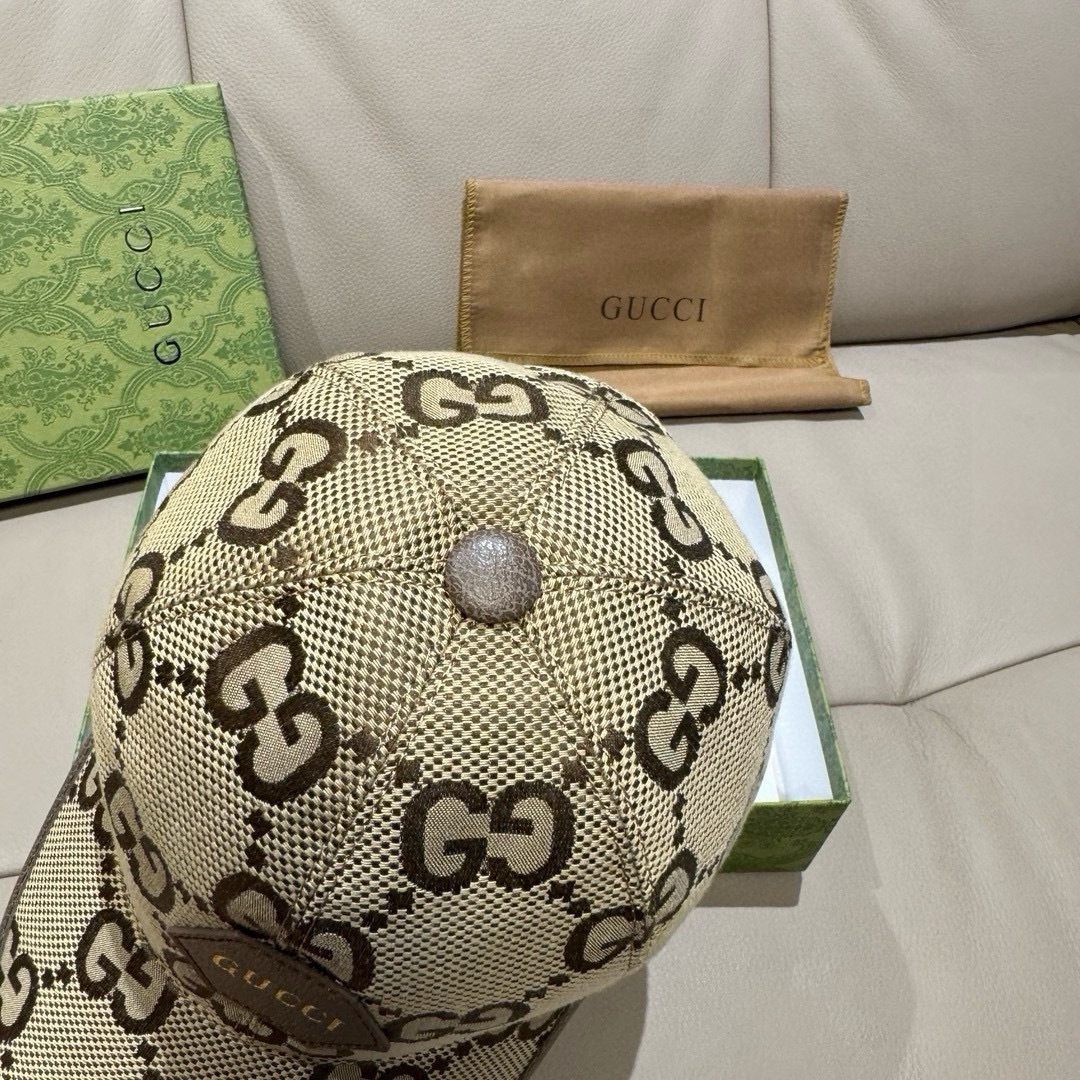 
配包装布袋，Gucci(古奇)新款原单棒球帽，Gucci烫金，专柜最新款，11开模订制，正版开模，原版