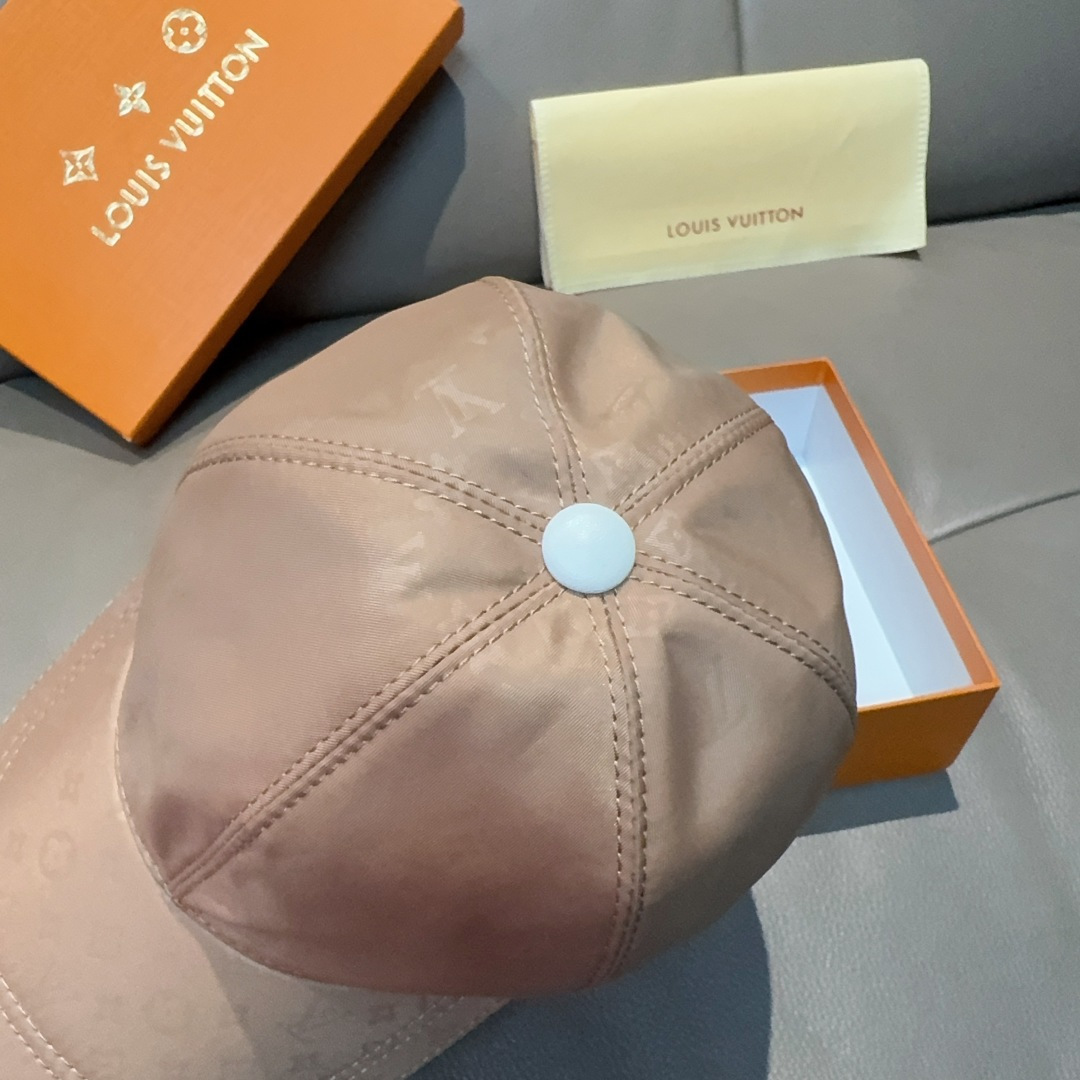 
新款出货！
配盒子布袋，LV路易威登新款原单棒球帽， 暗纹印花，专柜11开模订制，原版牛津布料+头层牛