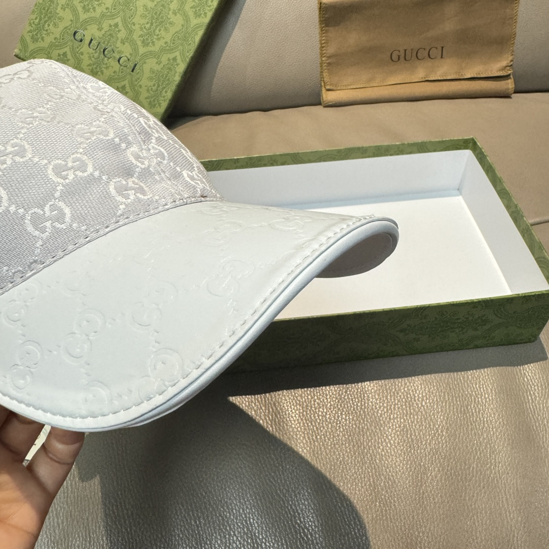 
配盒子布袋，Gucci(古奇)经典原单棒球帽，小双G牛皮拼接，11开模订制，质量超赞！帽檐头层牛皮压花