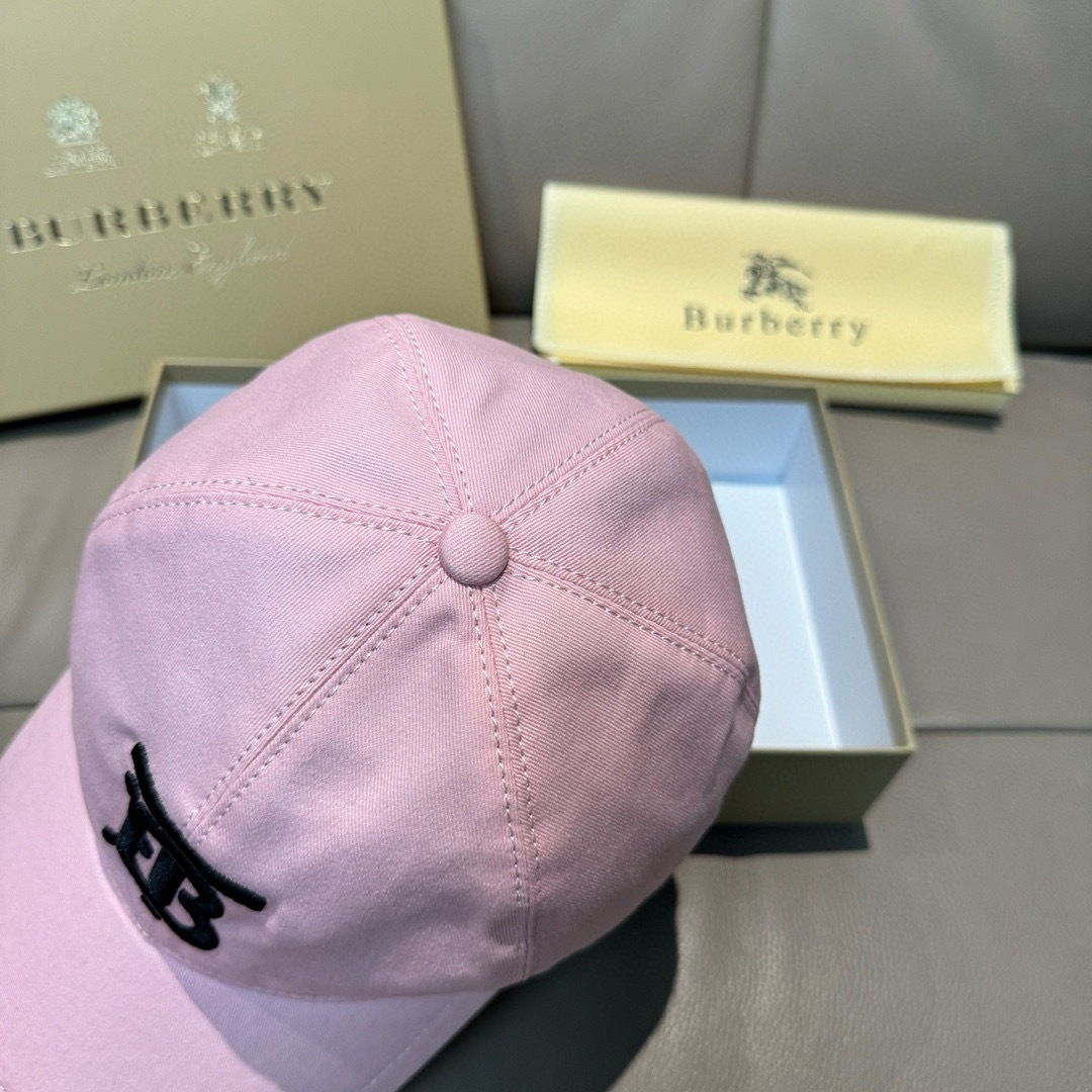 
配盒子布袋，Burberry（巴宝莉）专柜爆款原单棒球帽，11开模订制，立体刺绣，精致无暇！100%纯