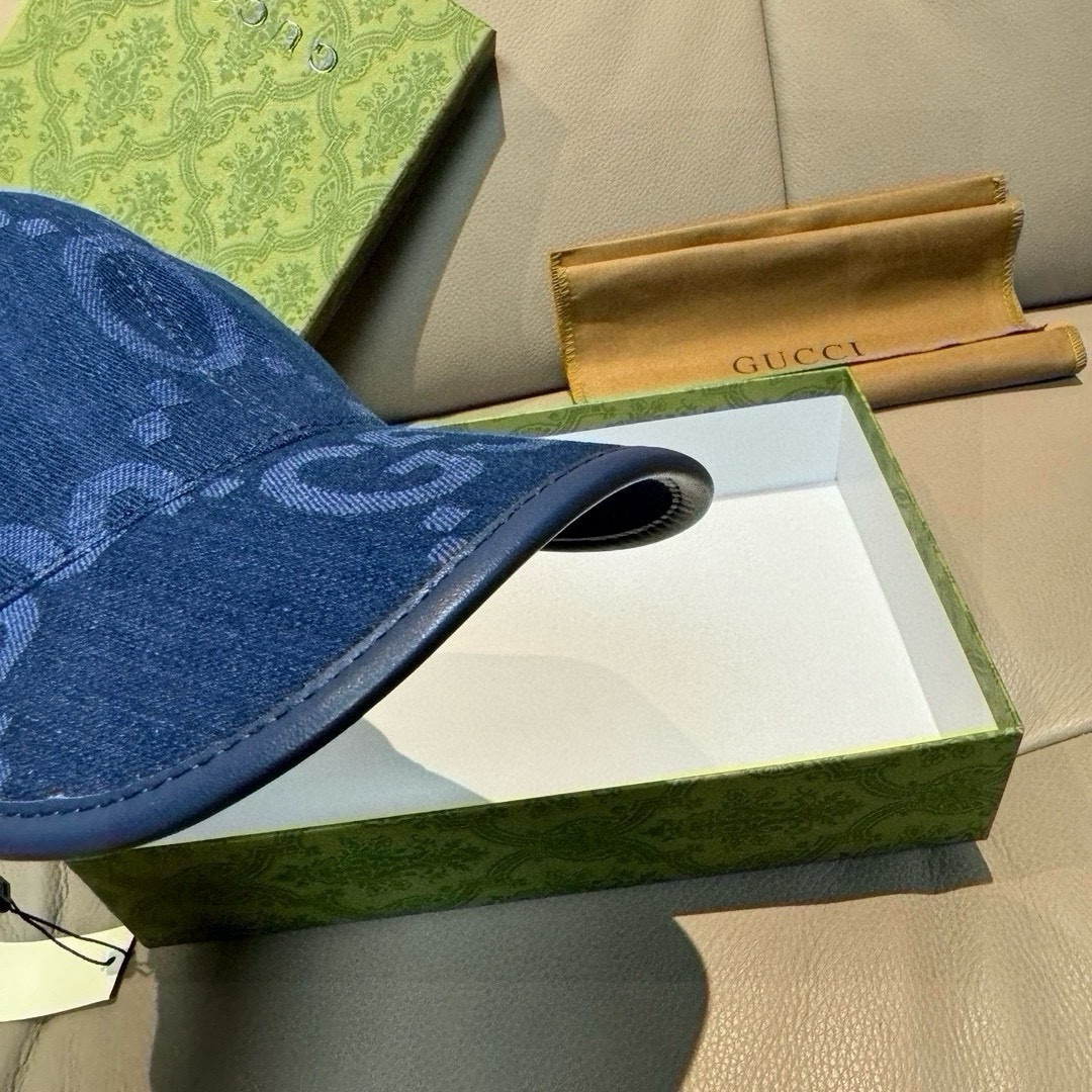 
配包装布袋，Gucci古奇新款原单棒球帽， 大双G，专柜11开模订制，完美对花，原版帆布面料+头层牛皮