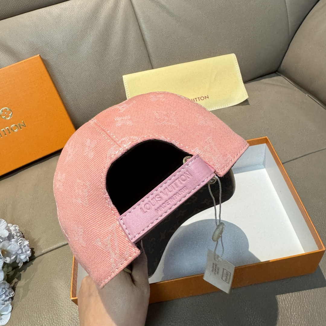 
配盒子布袋，LV(路易威登)新款原单棒球帽，老花拼接，11开模订制，原版牛仔布料+专柜老花皮，做工细致