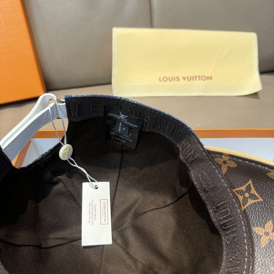 
配盒子布袋，LV(路易威登)新款原单棒球帽，老花拼接，11开模订制，原版牛仔布料+专柜老花皮，做工细致