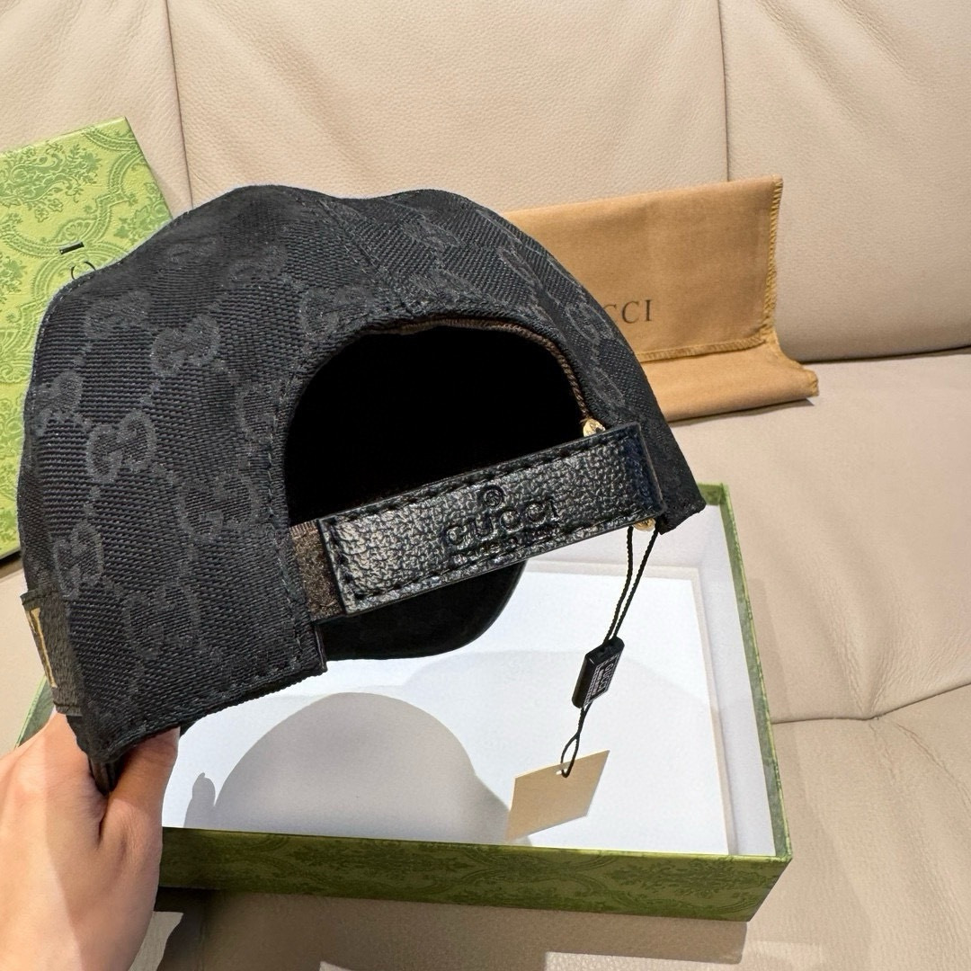 
新款到货！
配包装布袋，Gucci(古奇)新款原单棒球帽，烫金织带，专柜最新款，11开模订制，正版开模