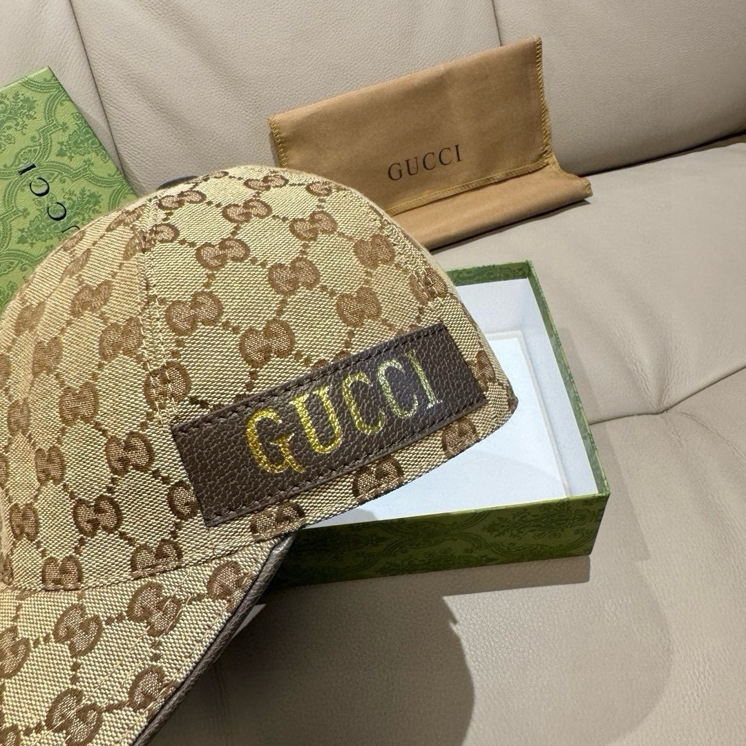 
新款到货！
配包装布袋，Gucci(古奇)新款原单棒球帽，烫金织带，专柜最新款，11开模订制，正版开模