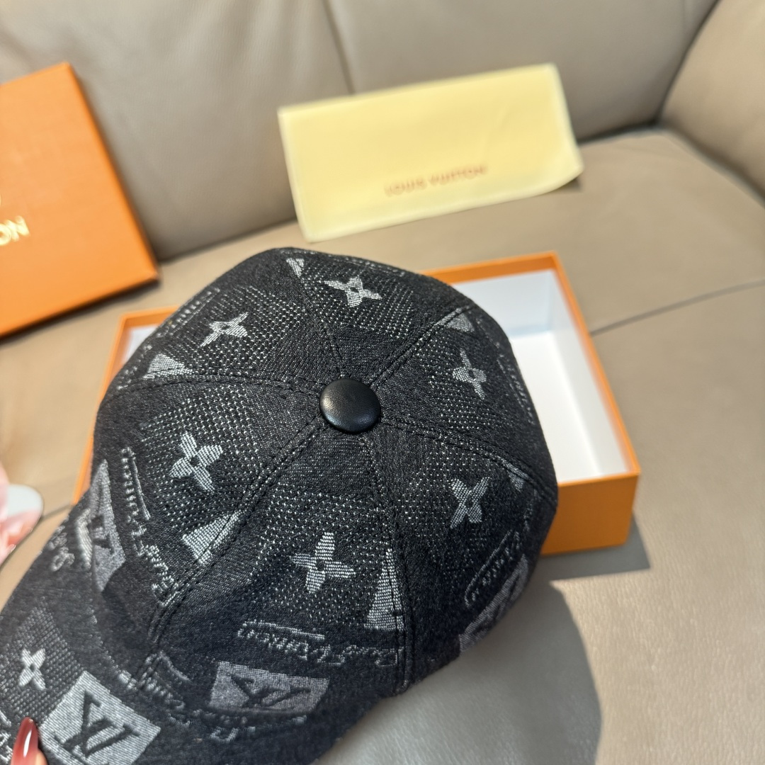 
配盒子布袋，LV路易威登新款原单棒球帽，LV牛仔提花，专柜11开模订制，原版帆布面料+头层牛皮，轻盈透