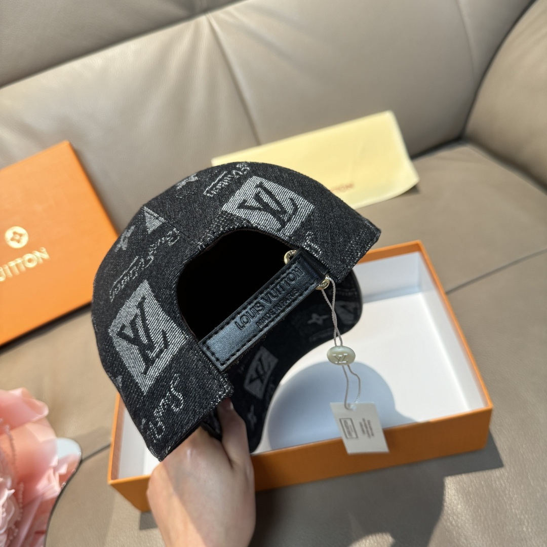 
配盒子布袋，LV路易威登新款原单棒球帽，LV牛仔提花，专柜11开模订制，原版帆布面料+头层牛皮，轻盈透