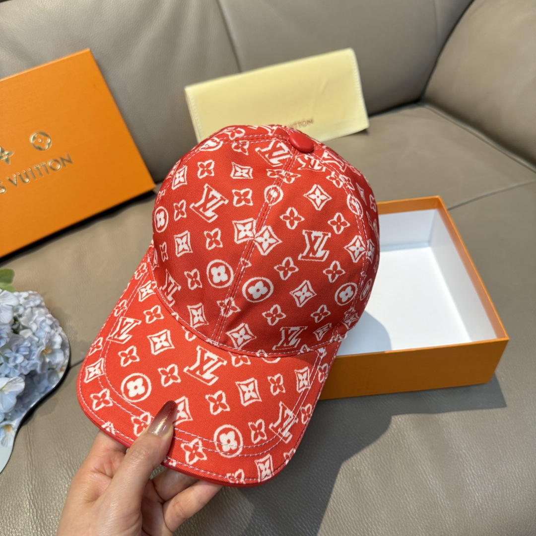 
配盒子布袋，LV(路易威登)新款原单棒球帽， 专柜11开模订制，原版帆布料+头层牛皮，轻盈透气！质量超
