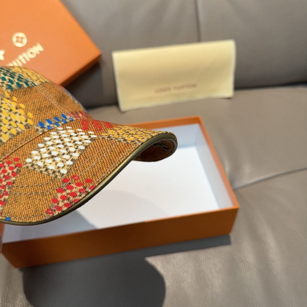 
配盒子布袋，LV(路易威登)新款原单棒球帽，大棋盘格丝印，专柜11开模订制，原厂订制面料+头层牛皮，纯