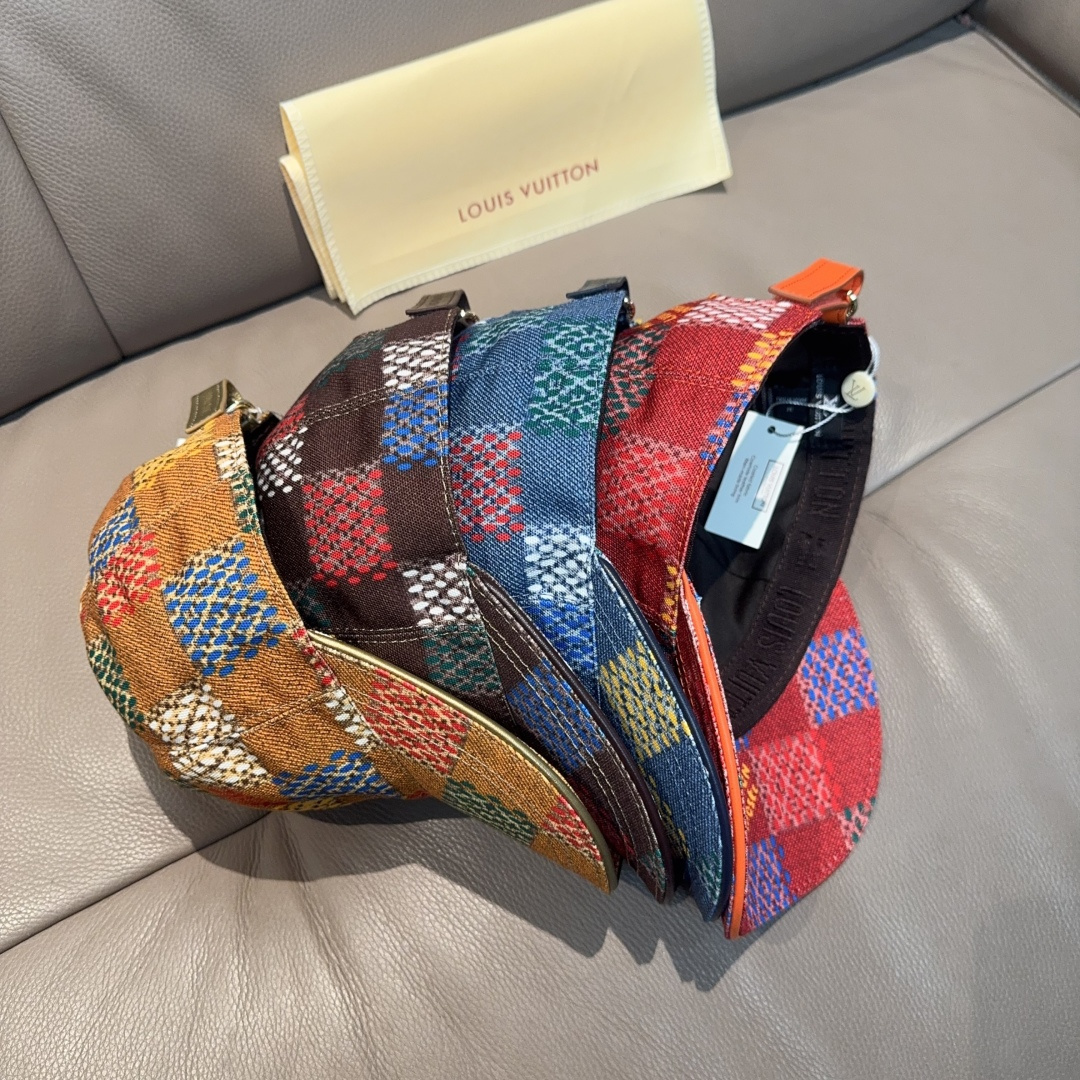 
配盒子布袋，LV(路易威登)新款原单棒球帽，大棋盘格丝印，专柜11开模订制，原厂订制面料+头层牛皮，纯