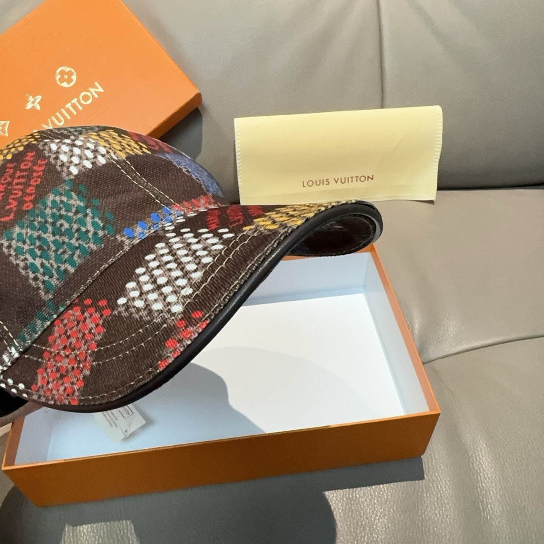 
配盒子布袋，LV(路易威登)新款原单棒球帽，大棋盘格丝印，专柜11开模订制，原厂订制面料+头层牛皮，纯